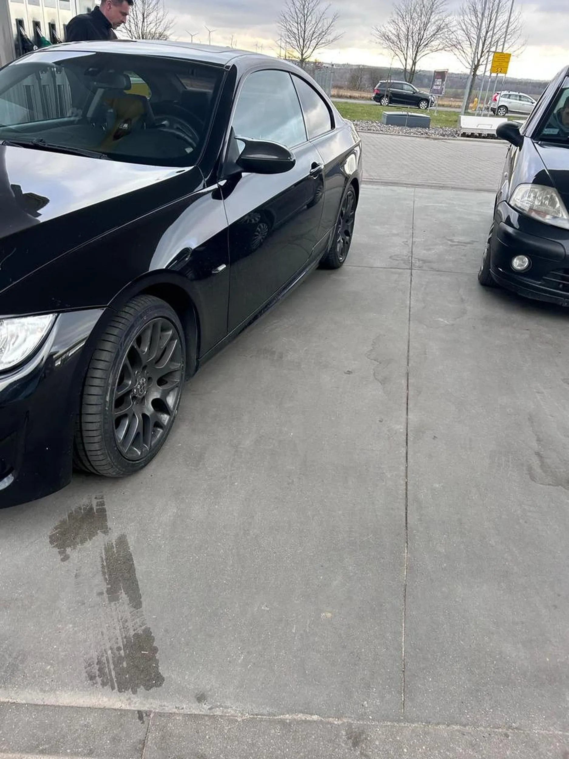 jakis chinczyk zajechal mi droge i wystawil penisa przez okno