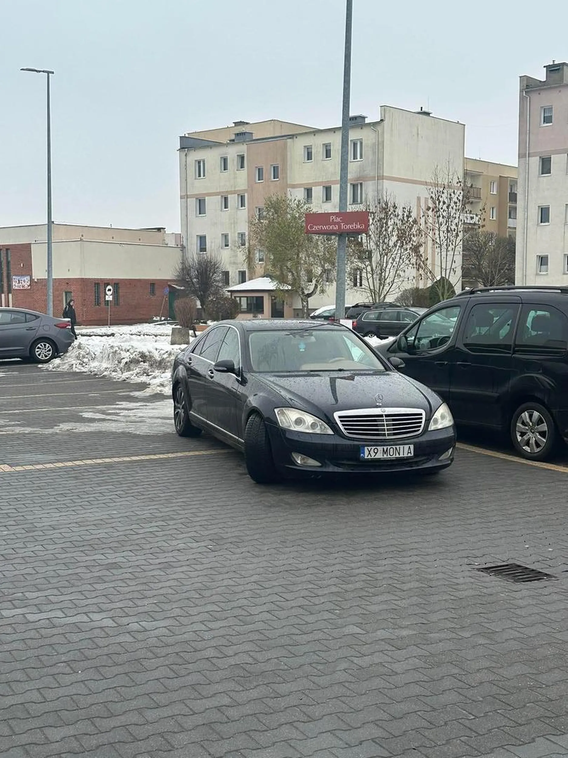 Nie pozdrawiam pani Moni która notorycznie parkuje w ten sposób.