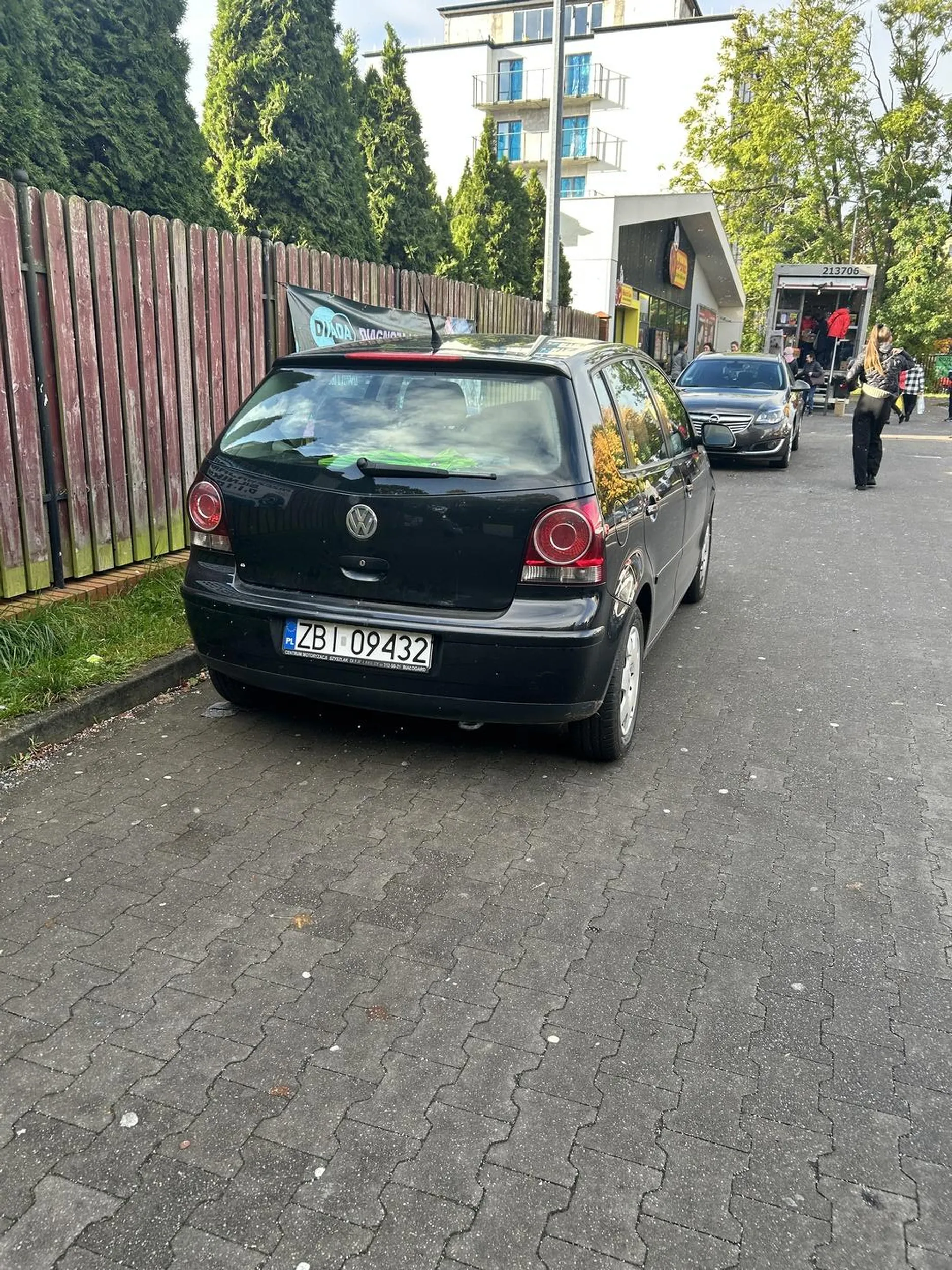 TO NIE MIEJSCE PARKINGOWE, BRAK WOLNEGO PRZEJAZDU