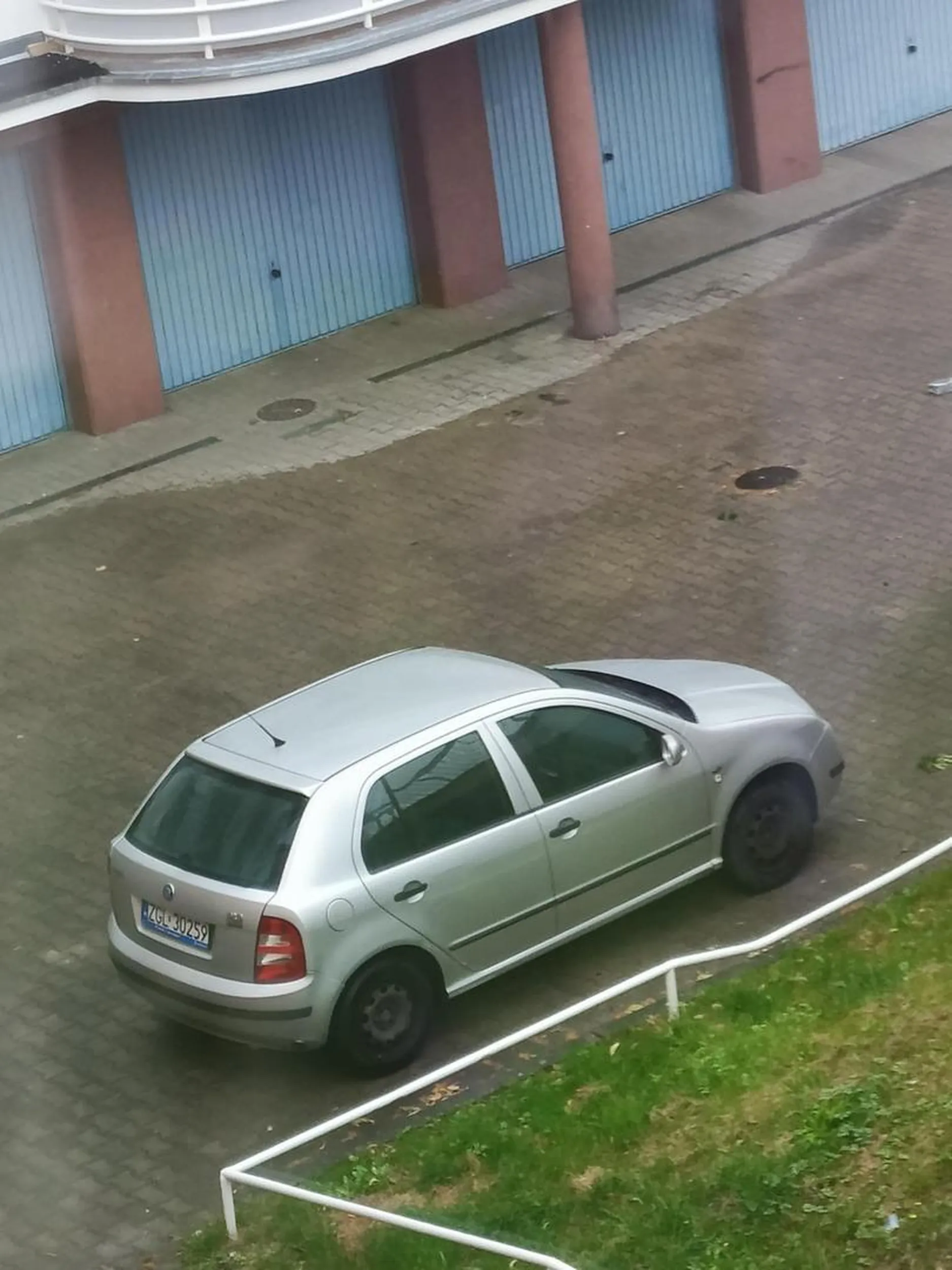 Piękny Czeski dyliżans, król Goleniowskich dróg ale strach zaparkować obok bo przejdzie rudą