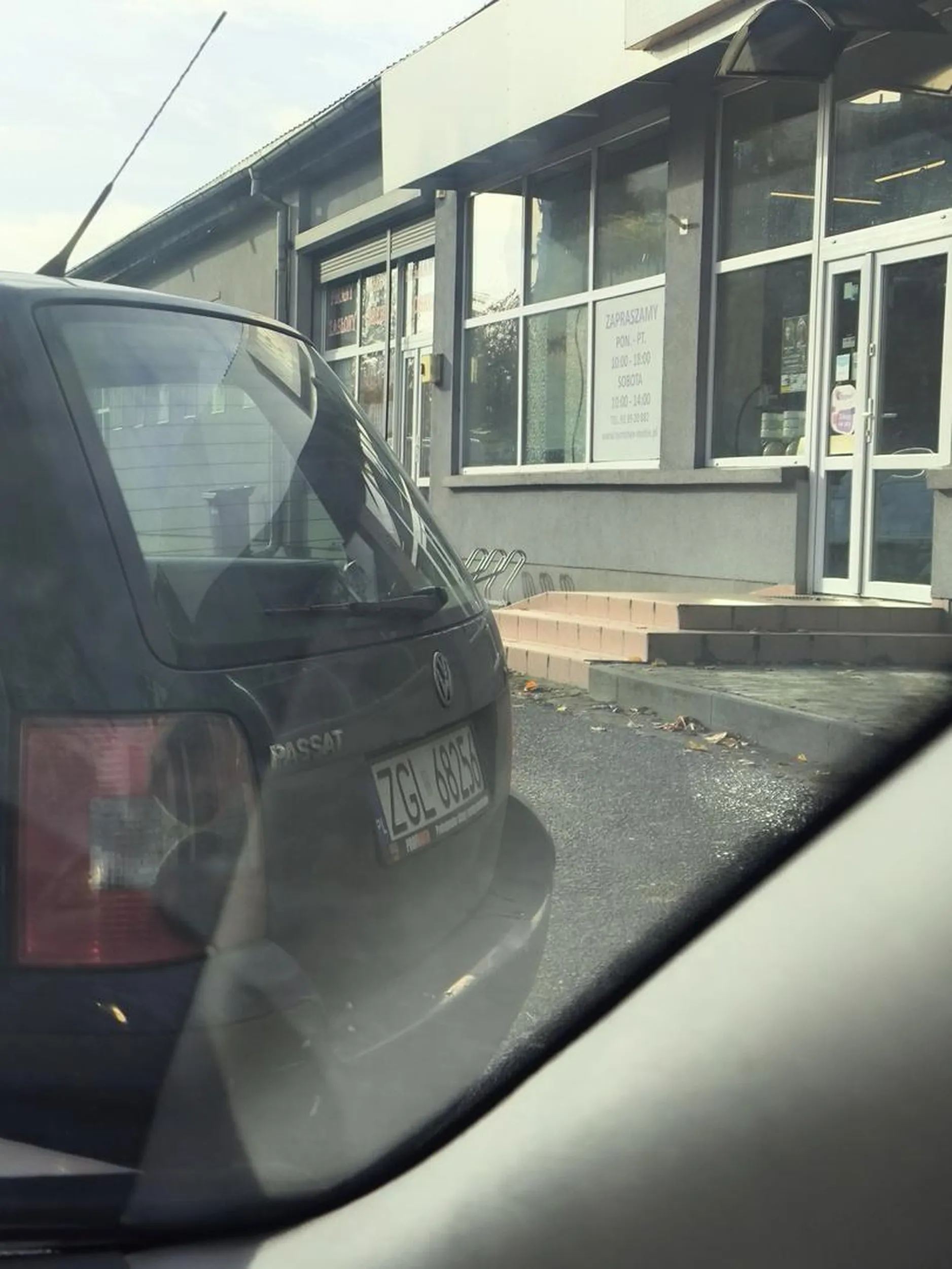 Naucz się nie zastawiać ludzi parkując