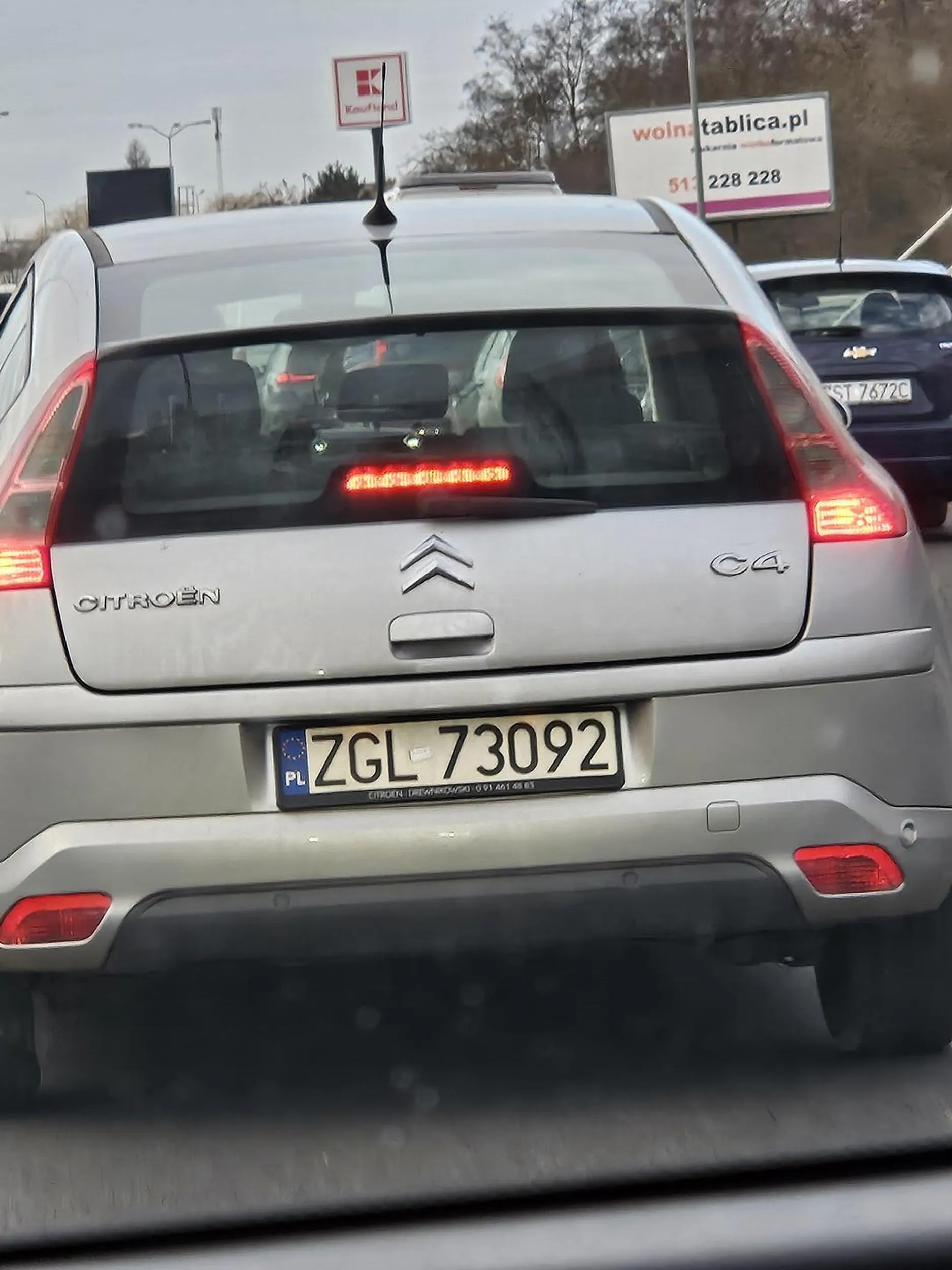 Przyjechał burak do miasta jak się nie umiesz poruszać lewym pasem zjedź sobie naprawy albo wróć do szkoły nauki jazdy