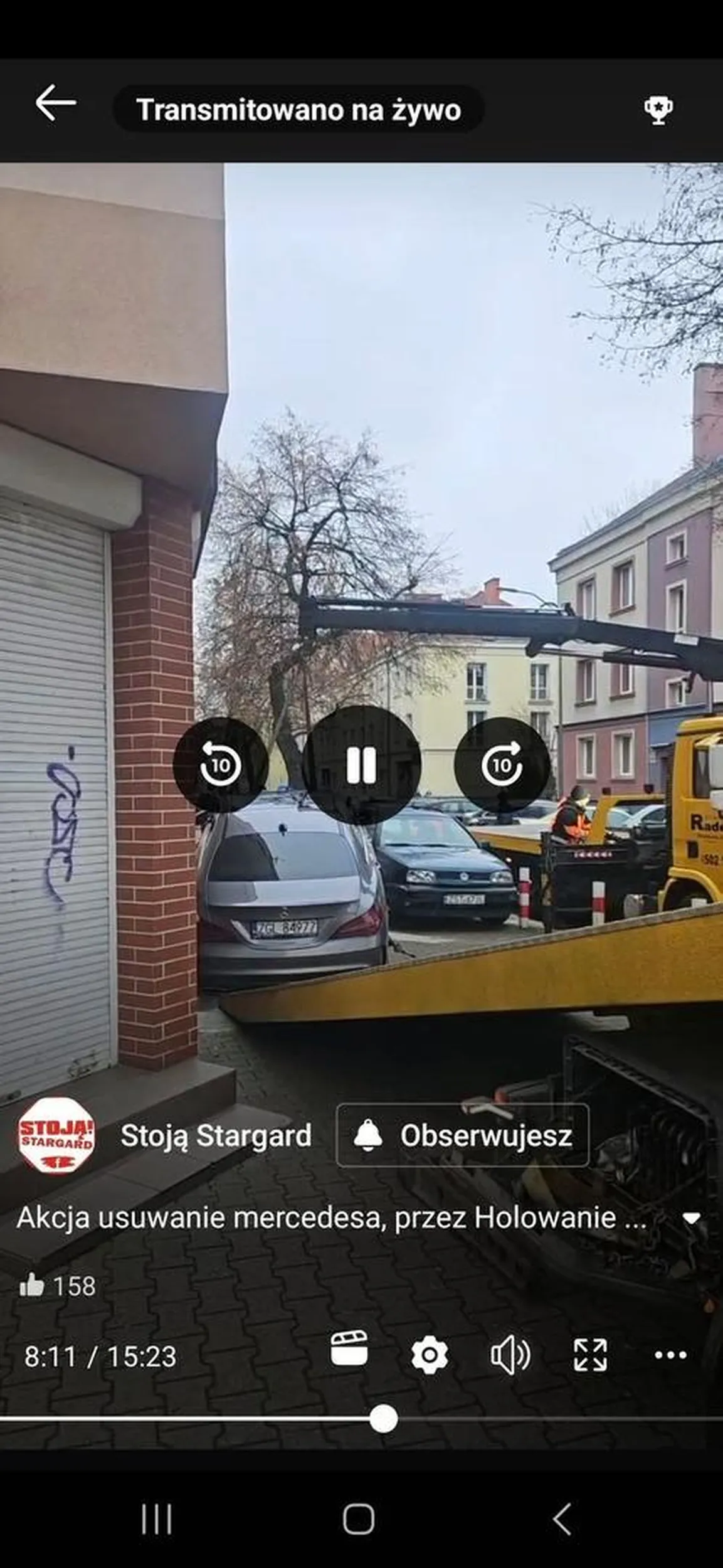 Pato madka z dzieckiem bez fotelika w Mercedesie uciekała w pościgu przed Policją, 4 razy przymierzała się z wjazdem na ulicy przy listwie zaparkowanych aut a zaczęło się od ucieczki po obcierce z innym autem. Zapewne już nie pojeździ bo odebrano jej prawko, samochód i dziecko.