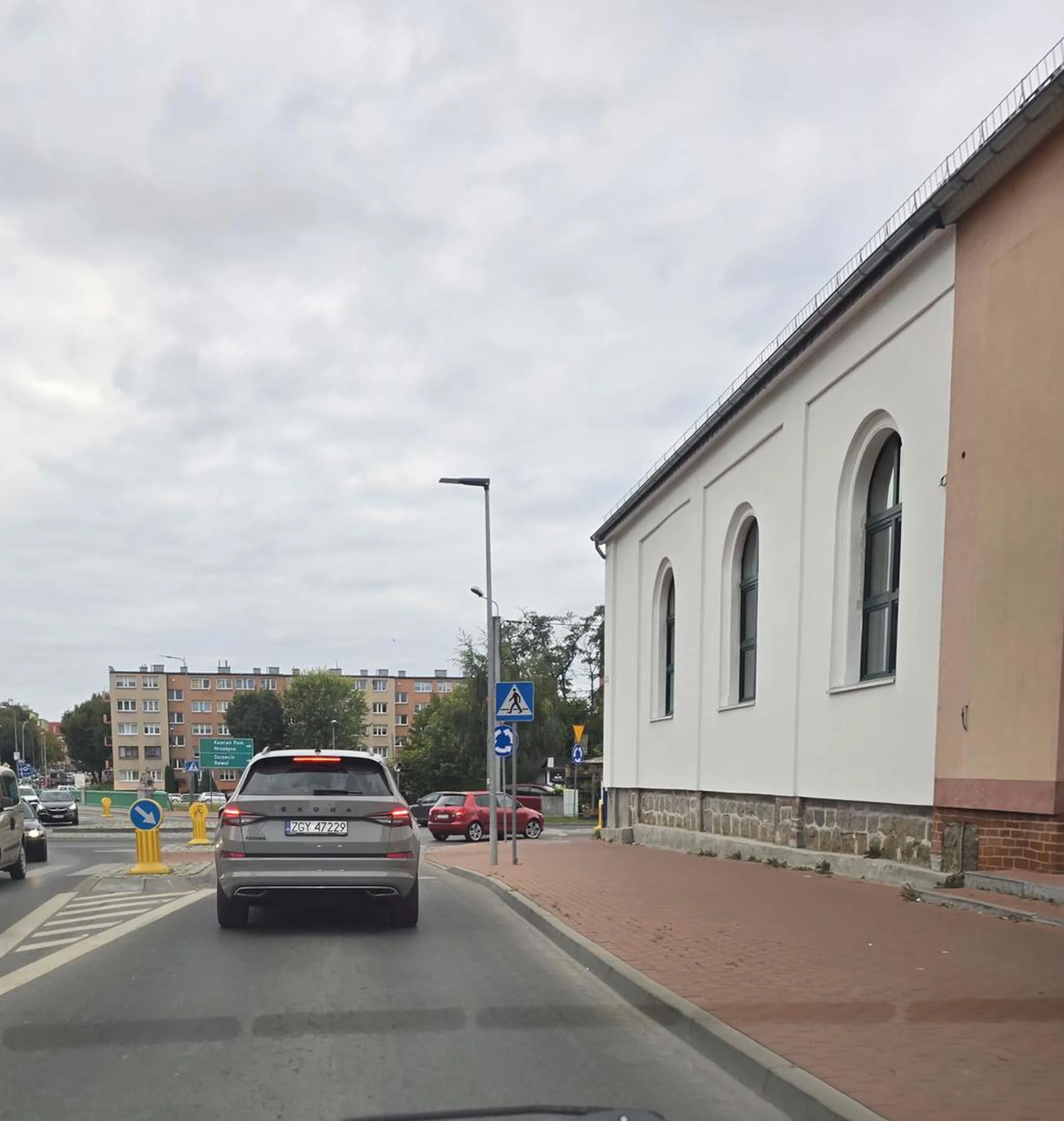 Mało mnie nie rozjechała na pasach jak przechodziłam z dziećmi,zero kultury.