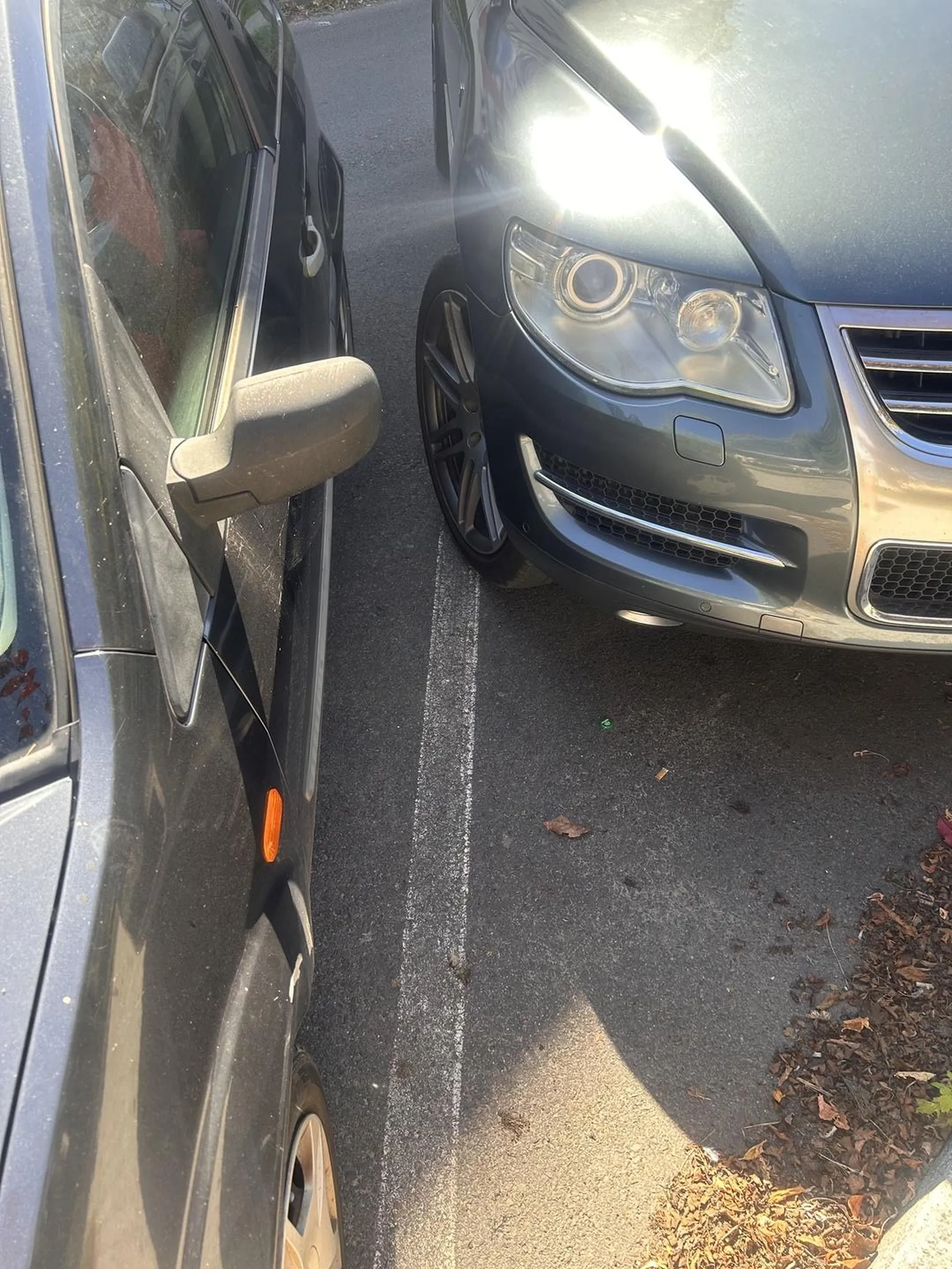 Właściciel samochodu ewidentnie wygrał prawo jazdy w chipsach. Bez pozdrowień .