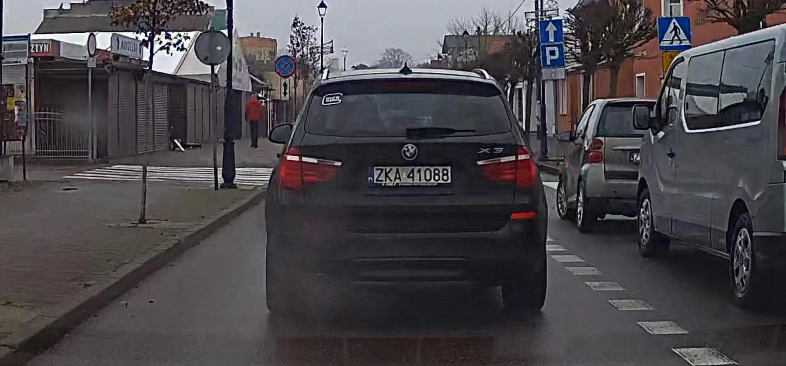 Cham i  bydle za kierownicą bmw. To budle wie o co koman. Sprawa wkrótce wyląduje na PP.