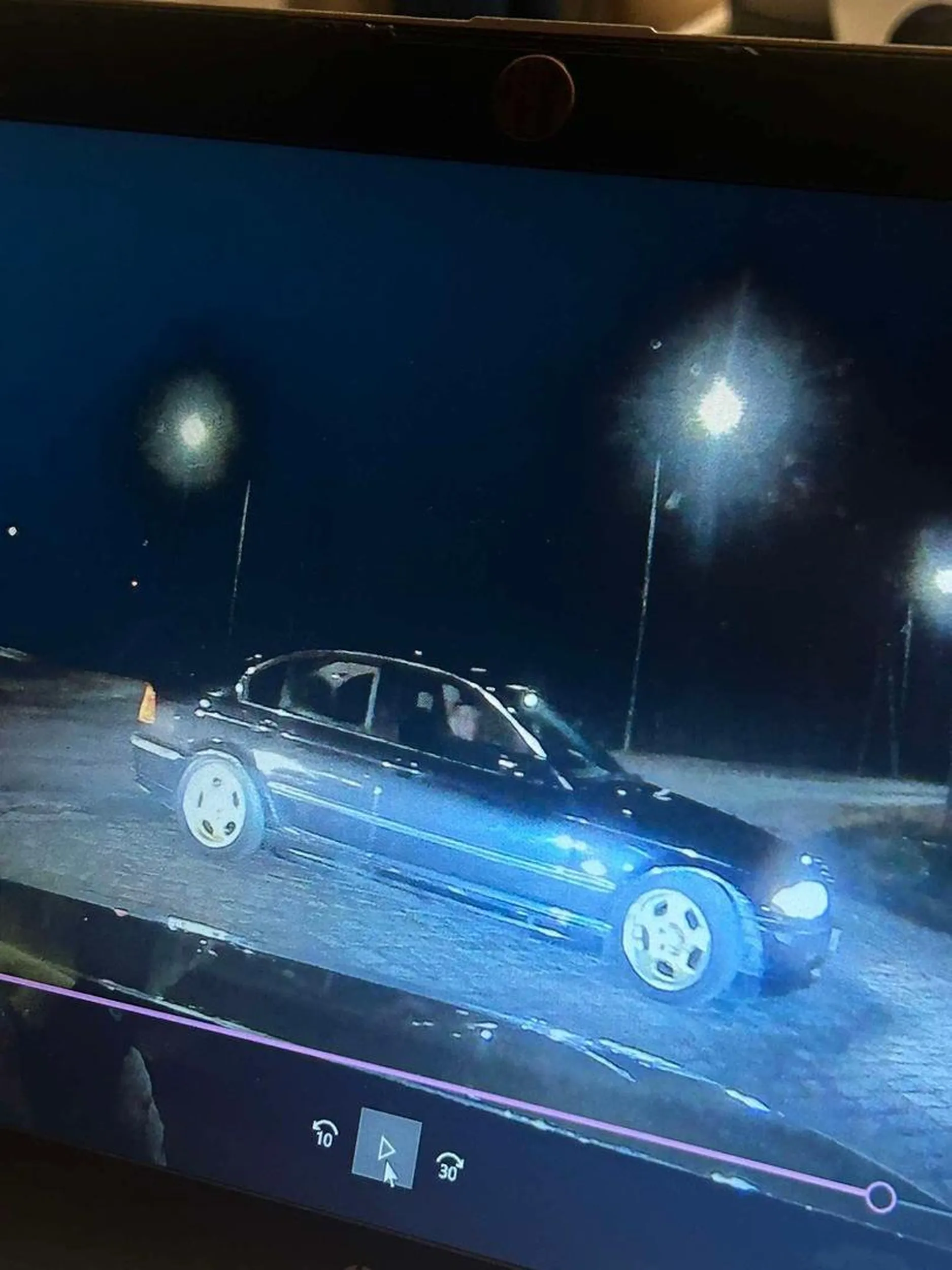 Osoba kierująca ma najprawdopodobniej problemy psychiczne, nadużywa używek i ma podejrzenie upośledzenia intelektualne od urodzenia