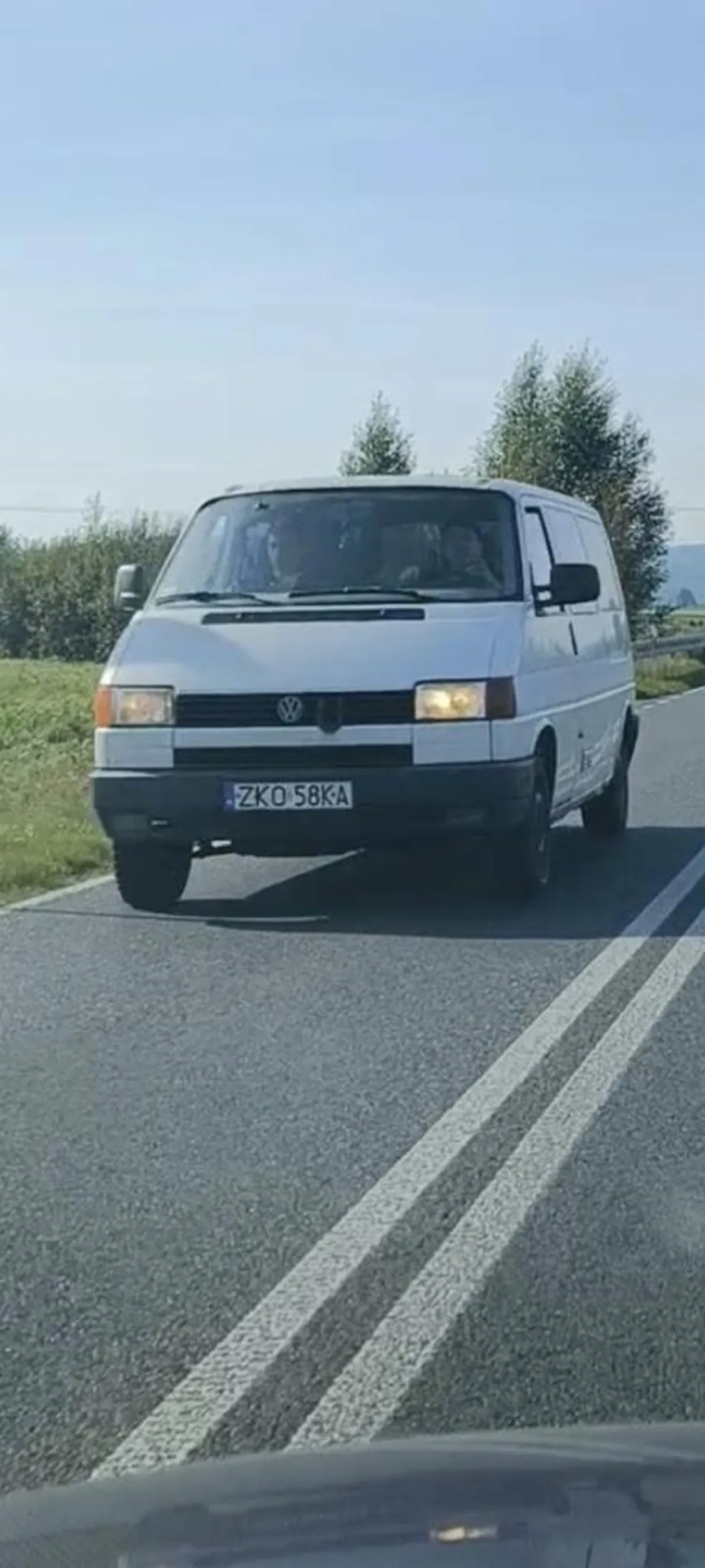 Wstrętny typ co próbuje złapać na dupe a przy wyprzedzaniu przyspiesza