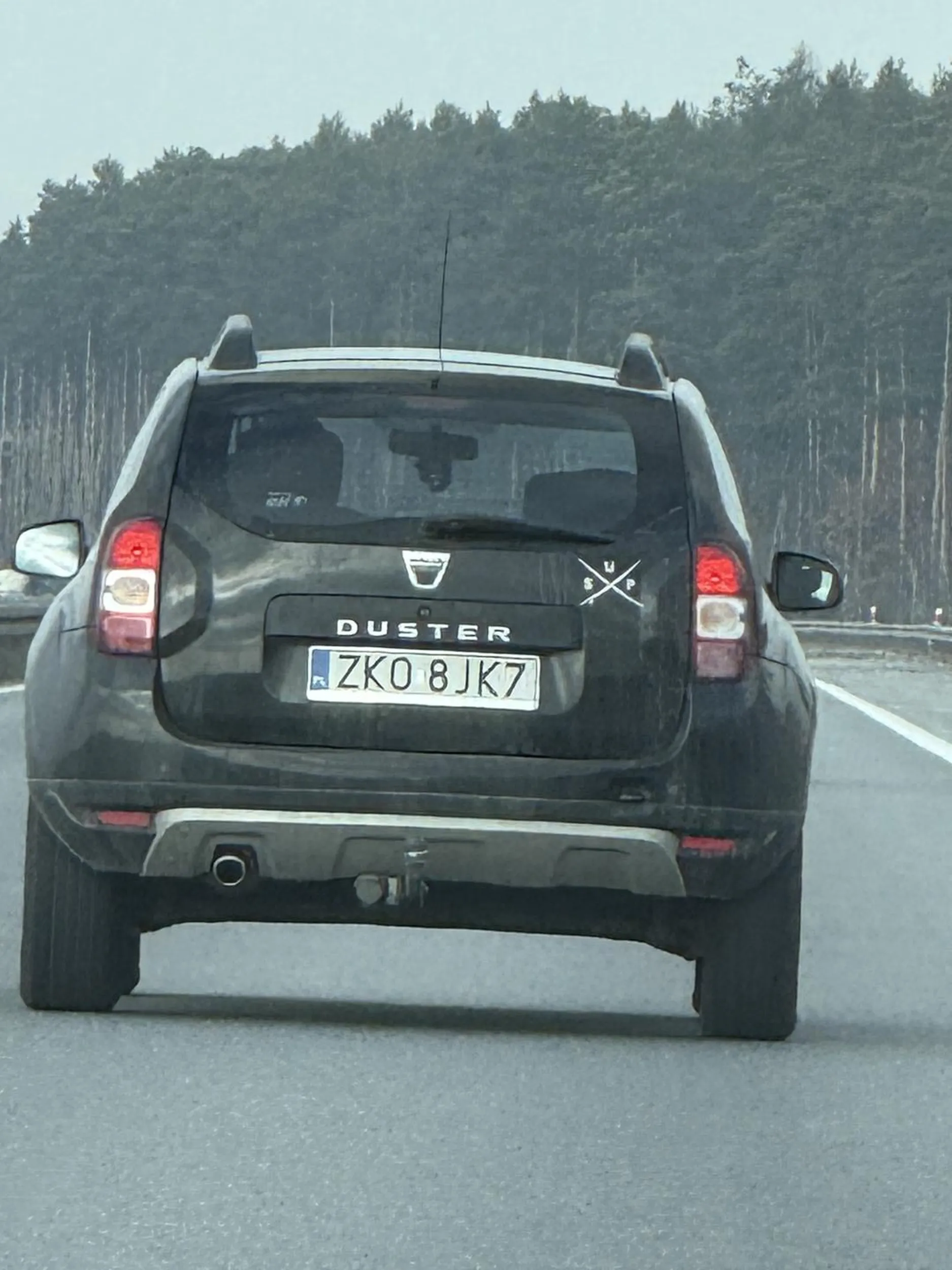 Pan szeryf z autostrady Bliżej od tyłu auta to nie dało się podjechać