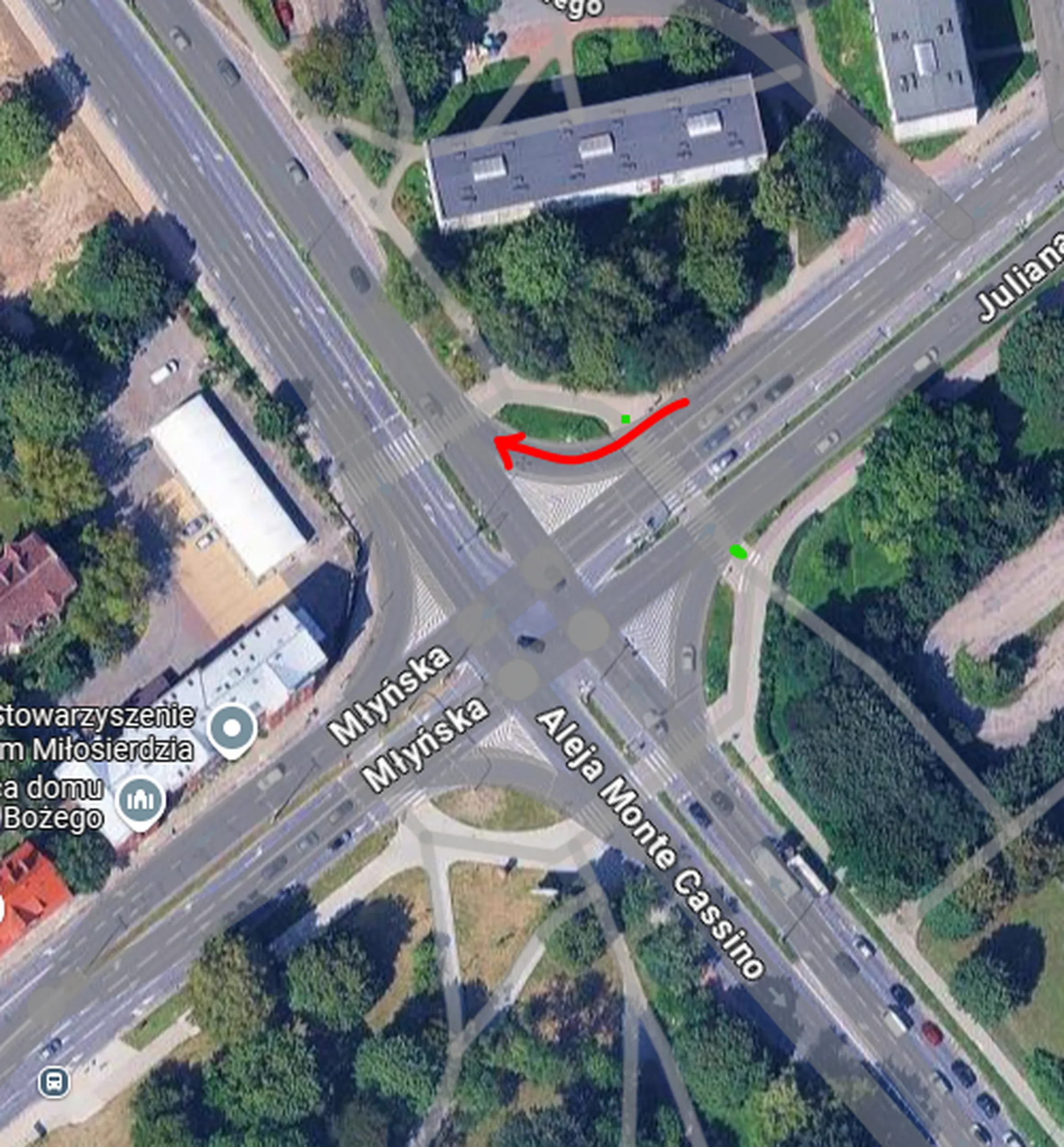 Koszalin, skrzyżowanie Fałata-Monte Casssno, godzina 8:30 17.06.2025. Gość pomimo tego, że sygnalizator na przejściu dla pieszych palił się na zielono, na trzech pozostałych pasach stały samochody, czyli nie miał żadnej widoczności z lewej strony, zaiperdala ignorując nakaz zatrzymania się przed zieloną strzałką, czym stworzył zagrożenie dla pieszych w szczególności idących od jego lewej strony. Zatrzymuje się dopiero przed znakiem P-13 - koniec czerwonej strzałki. Zastanawiam się, czy policja może uejbać takiego gościa na podstawie samych zeznań.  1500 zł i 15 punktów karnych, ponieważ na przejściu byli piesi.