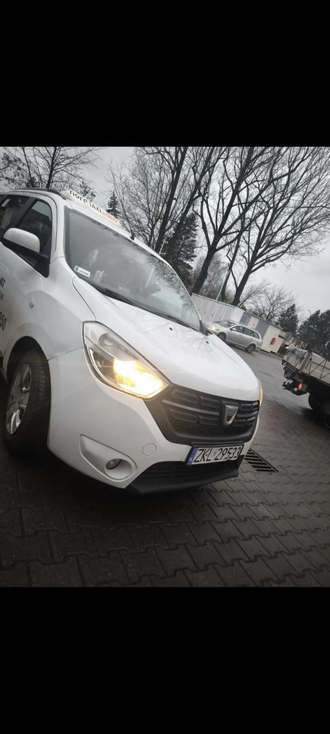 Baba w taxi która wymusza pierwszeństwo i jeszcze się sapie. Zgłoszone do firmy ale oni z kolei nic z tym nie zrobili.