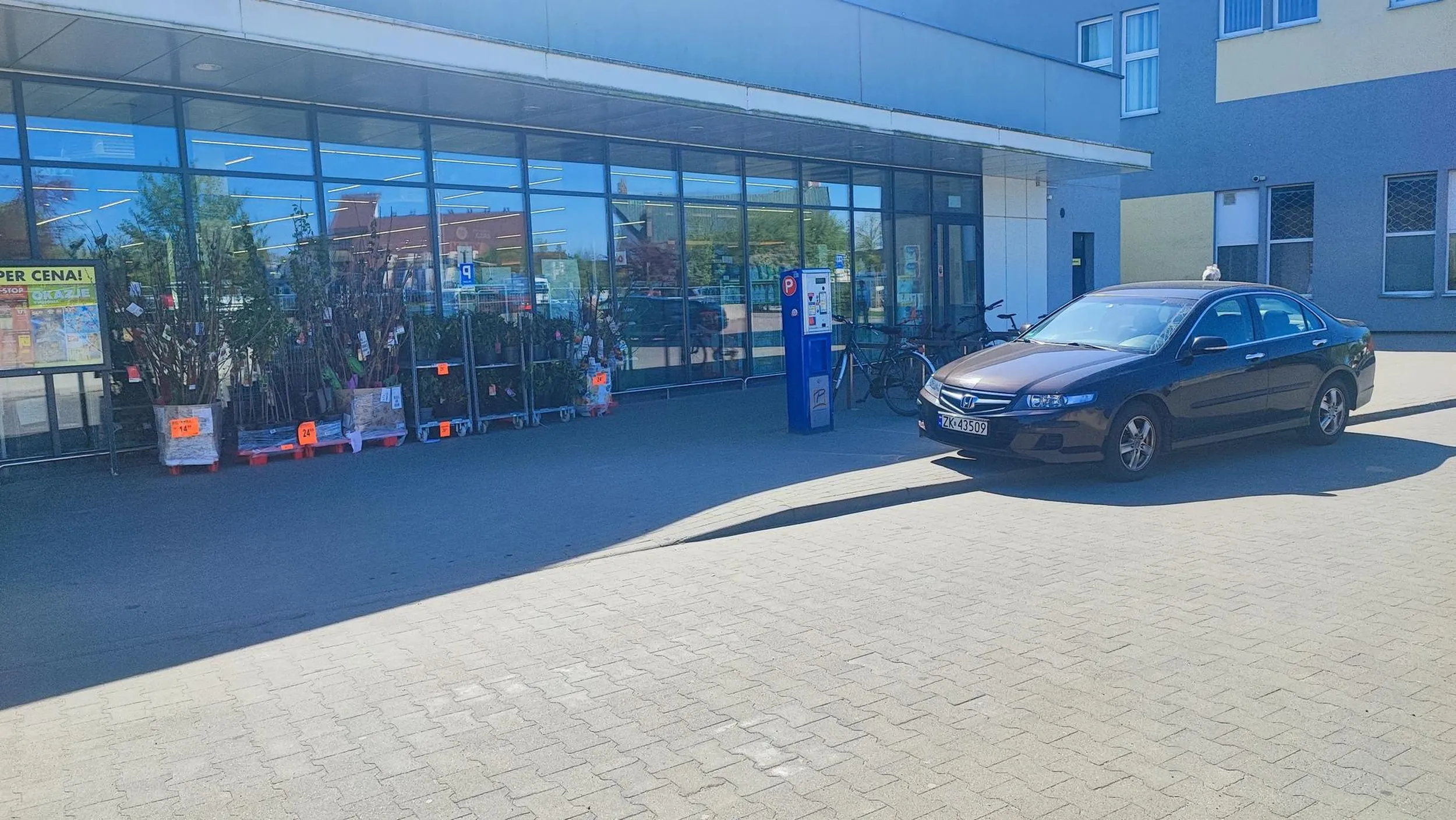 Od razu  na kasie parkuj....