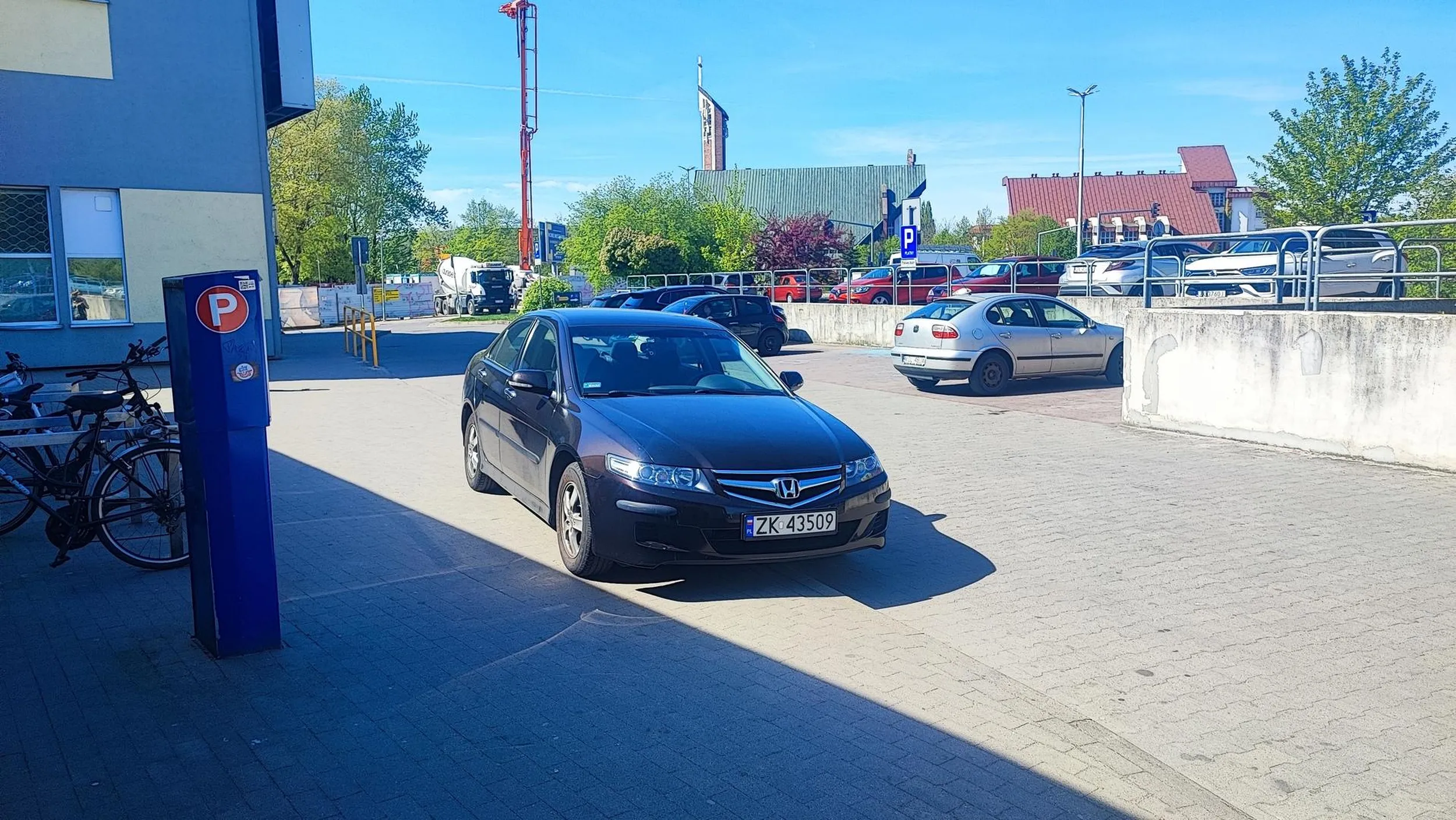 Od razu  na kasie parkuj....