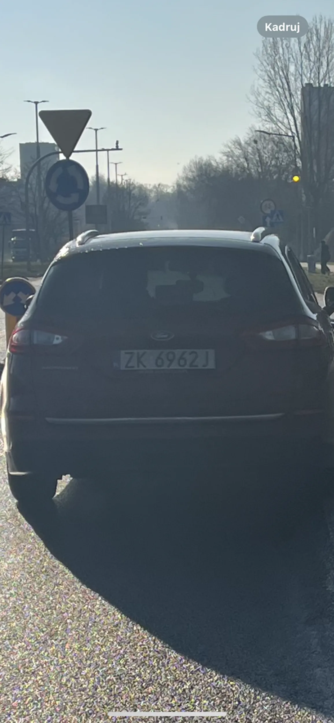 Prawie dziecko zajebal na pasach wpadając w poślizg jadąc dużo więcej niż powinien