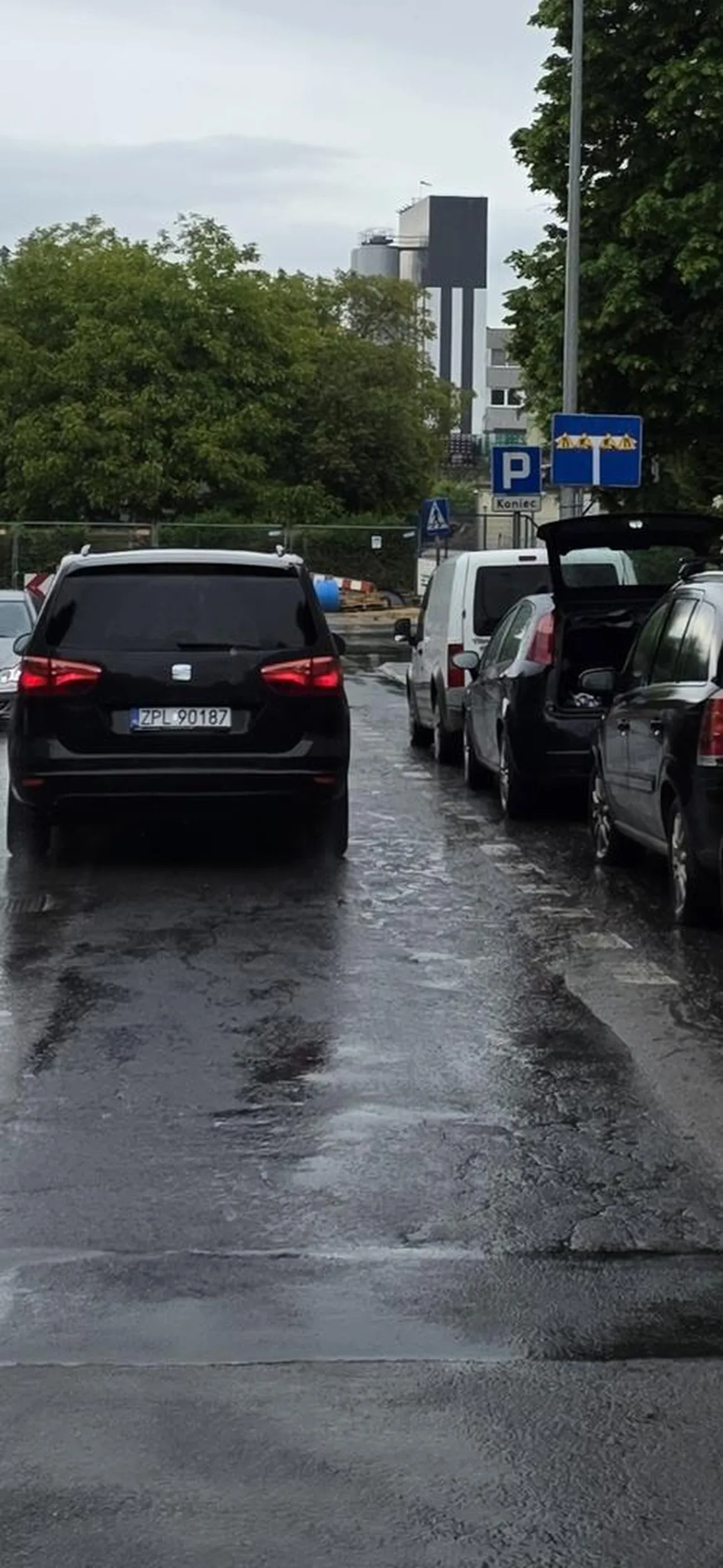 C*elu policki,jak nie umiesz jezdzic podczas deszczu i chlapiej ludzi to wypie*rdal*j na rower ! Zgloszony juz zostałeś tam gdzie trzeba,a jak cie spotkam lub twoja taczke na Pomorzanach to jesteście skasowani! Tffuu smi*ciu!!