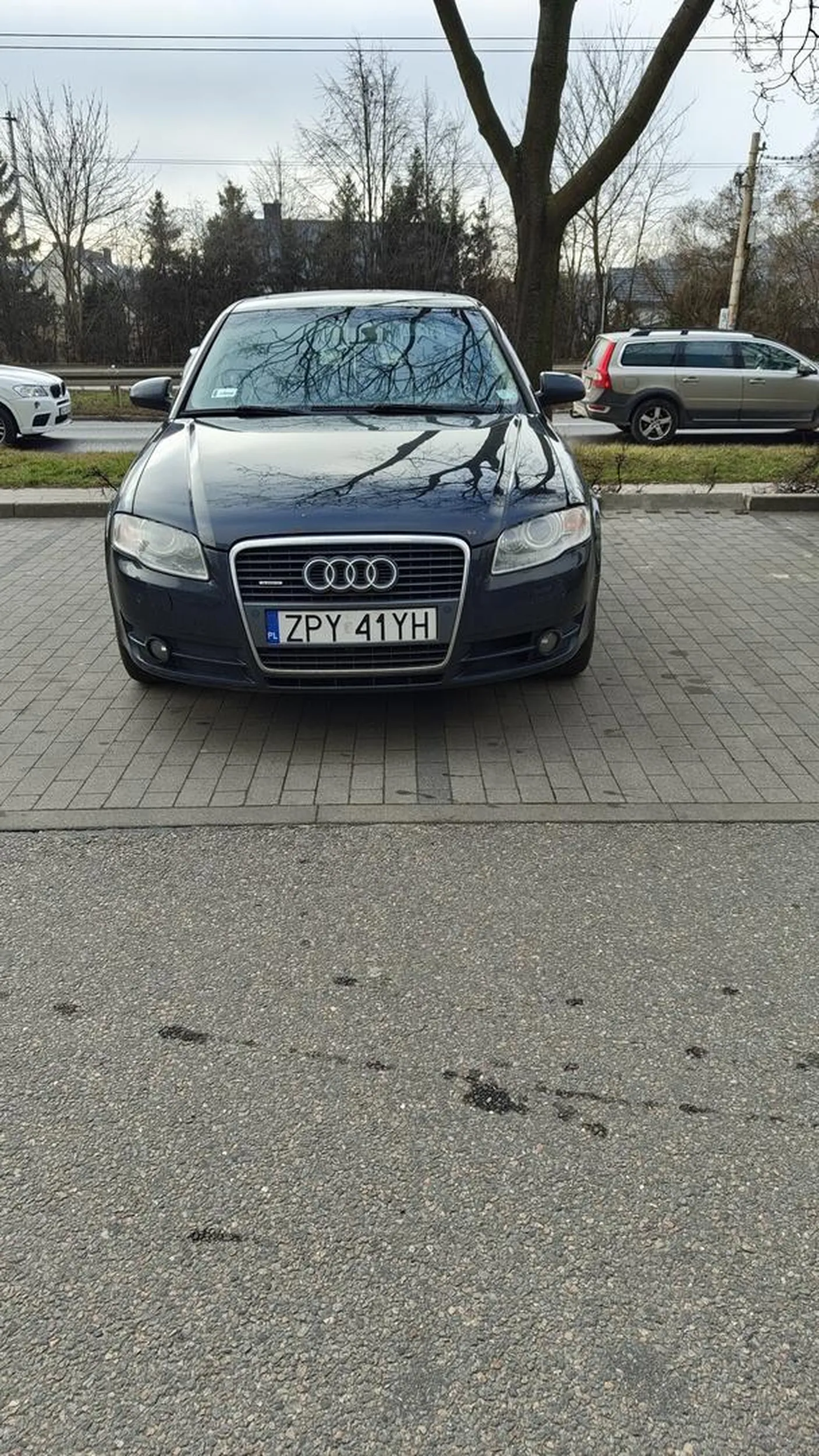 Parkuj i daj zaparkować innym. Ktoś kiedyś opony ci poprzebija za parkowanie na dwóch miejscach