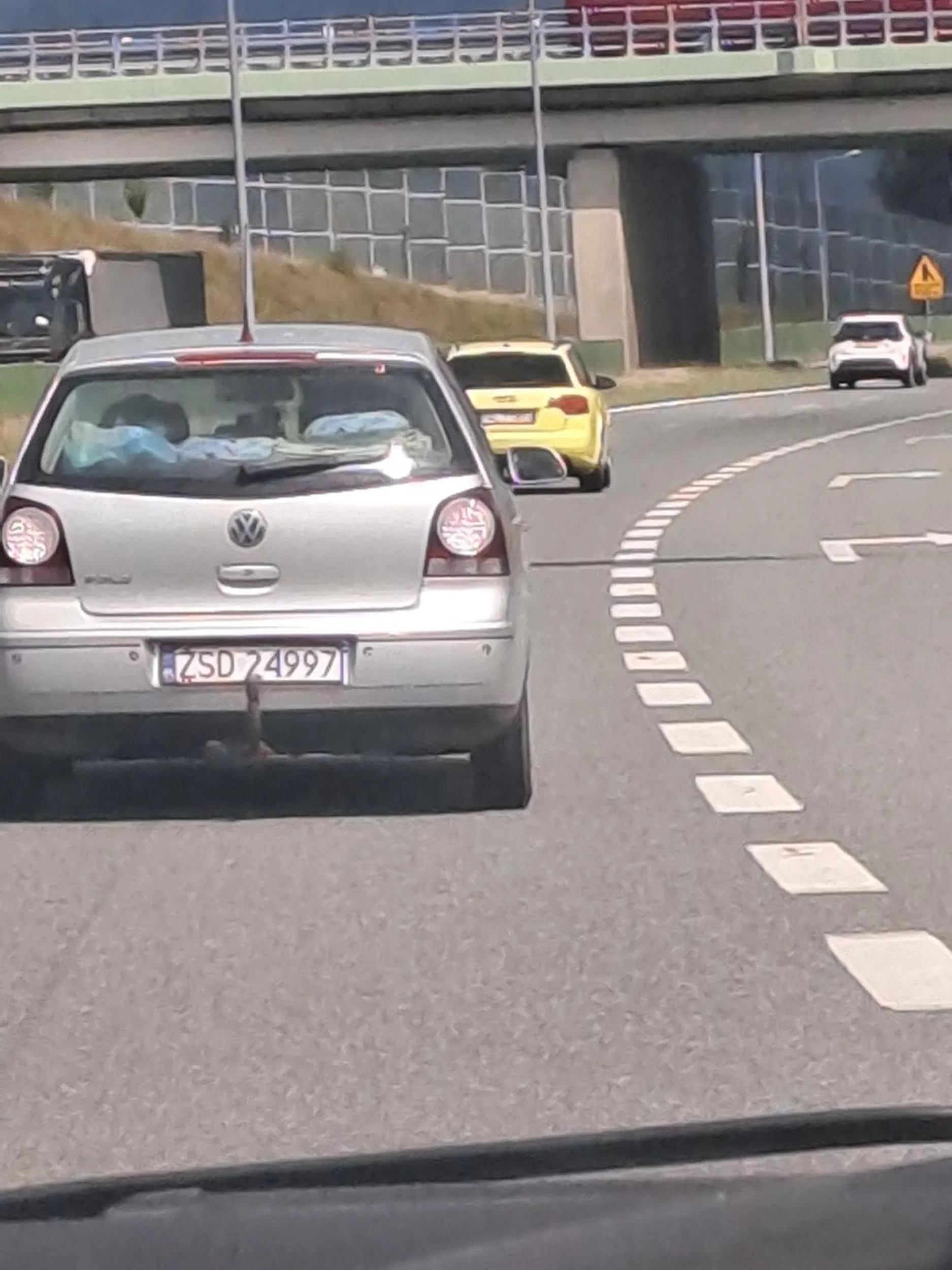 Jeździł zygzakiem na prawo i lewo na autostradzie S1, niewiadomo czy pijany czy używał telefonu podczas jazdy