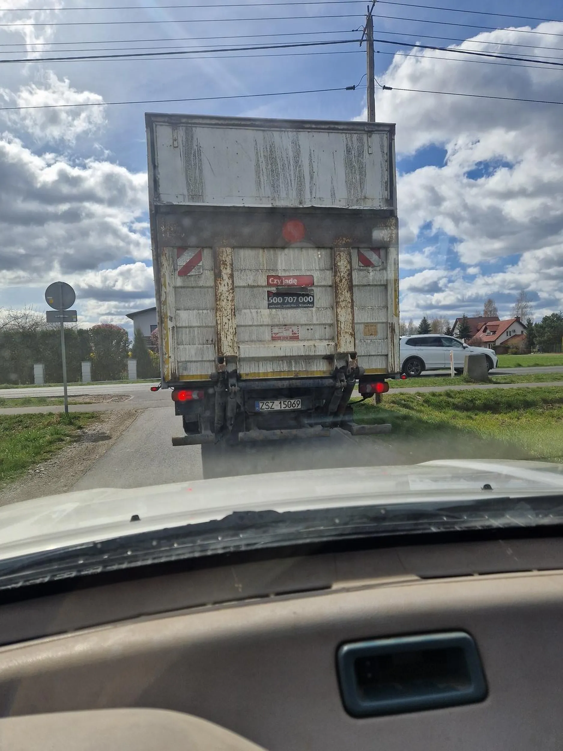 Omijanie Łysomic osiedlem i przeskakiwanie przez garby gdzie jest tonaz nie jest dobra reklama dla schenkera