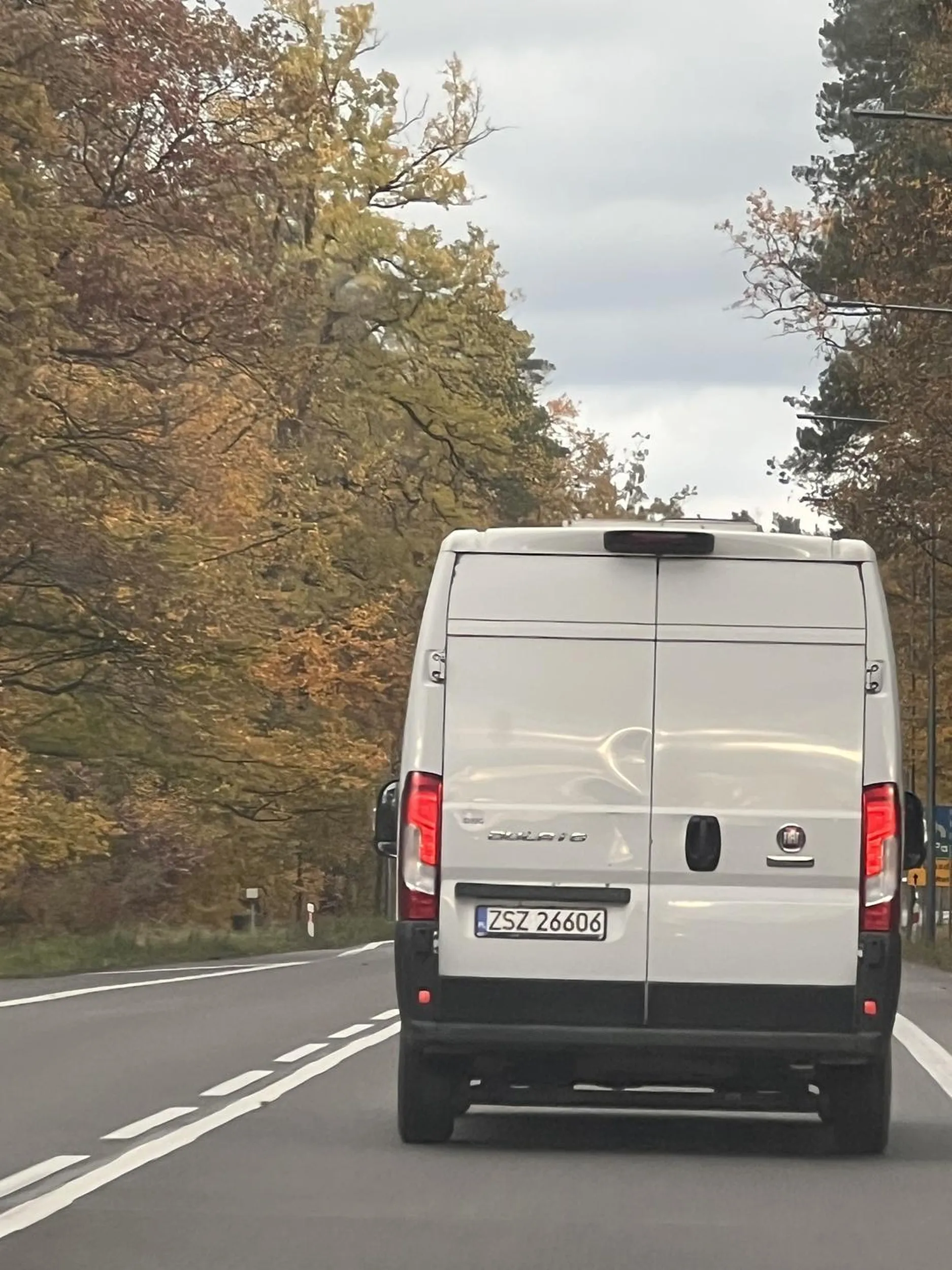 W ciągu minuty dwa razy wyjechał na czołówkę. OGARNIJ SIĘ CZŁOWIEKU