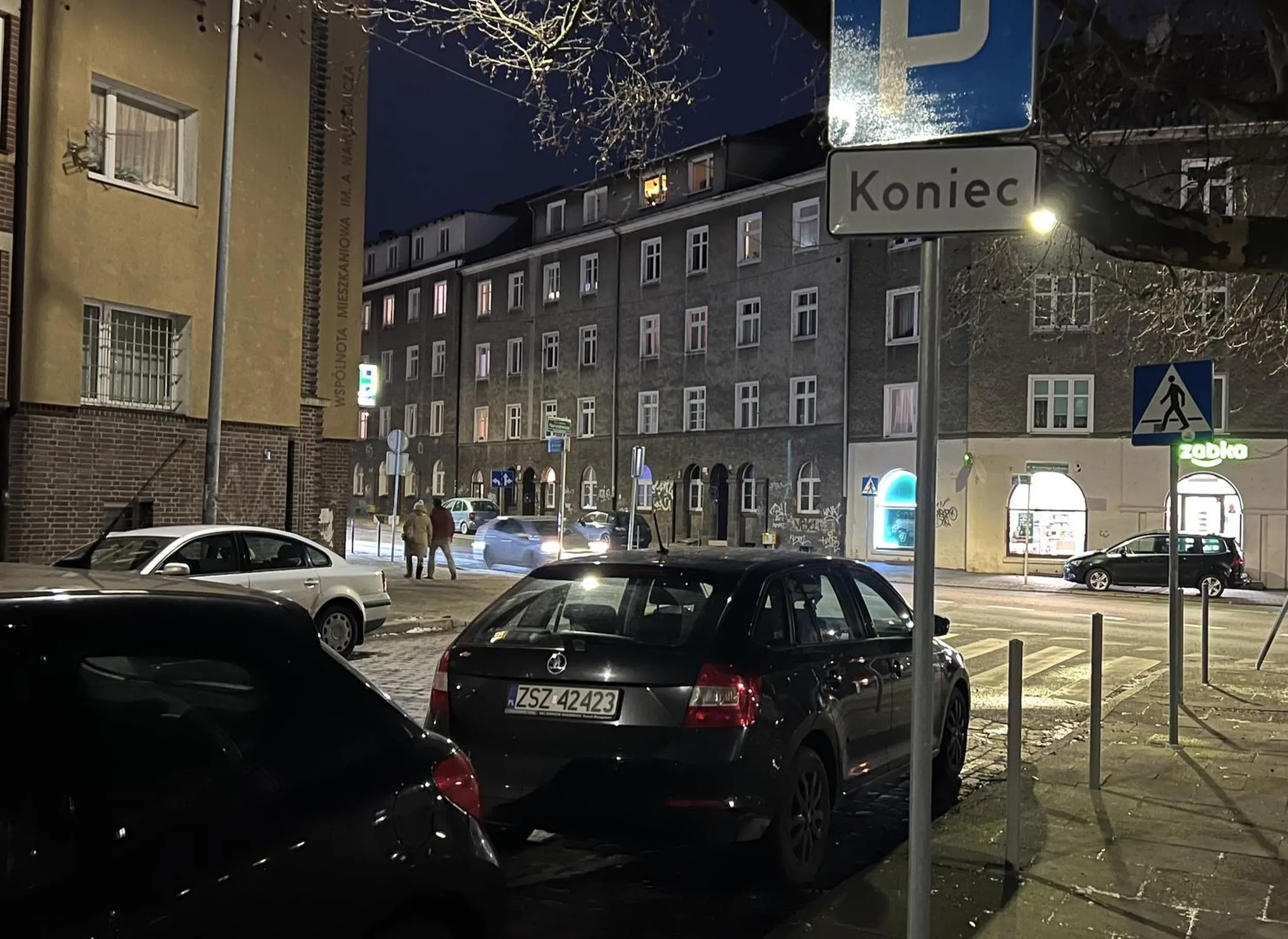 parkingi kończą się zdecydowanie za daleko od tych przejść, będę z tym walczył!