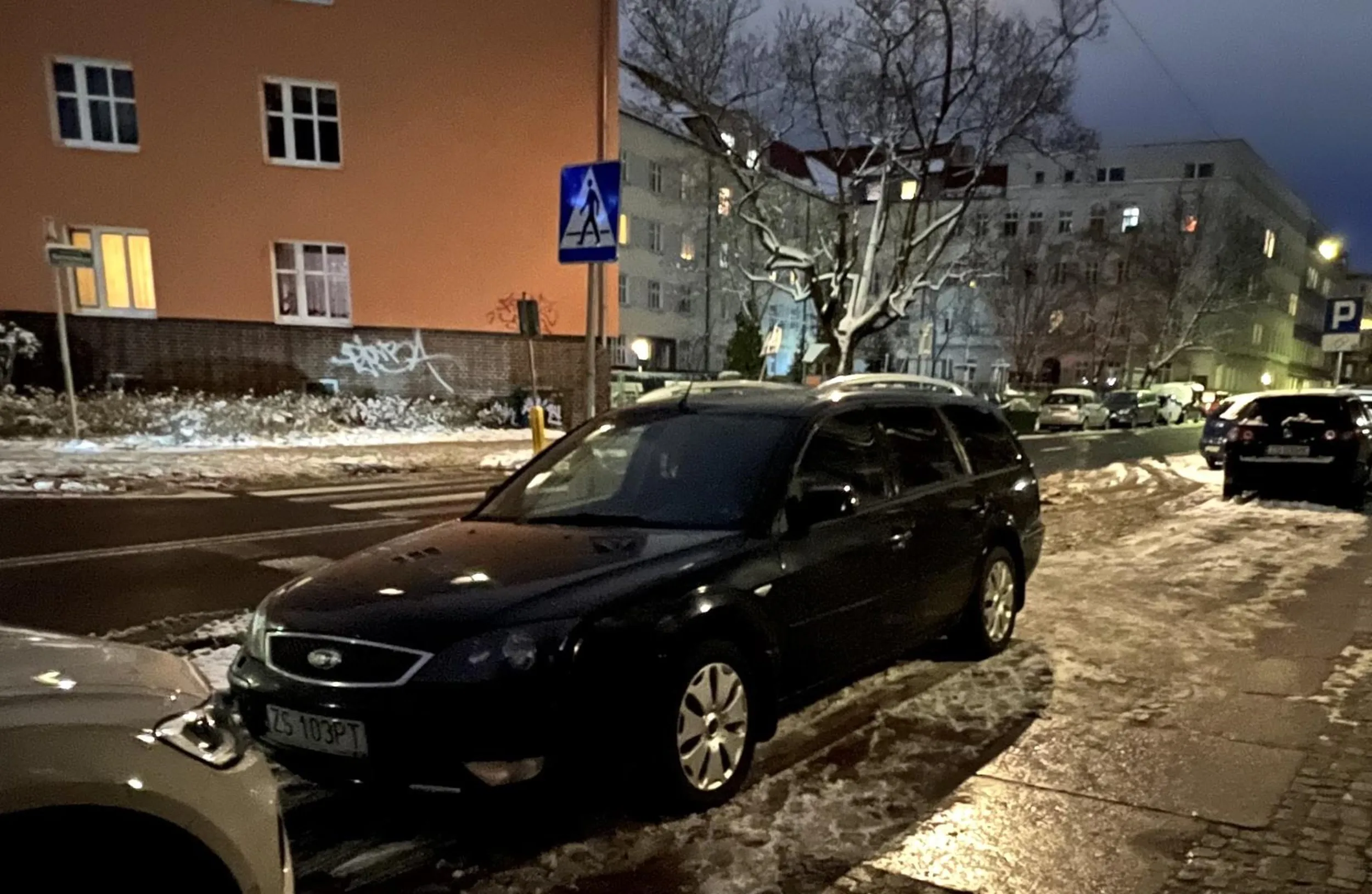 Nie prawda że stoję bezpośrednio przed przejściem, faktycznie stoję w 1/3 na przejściu!