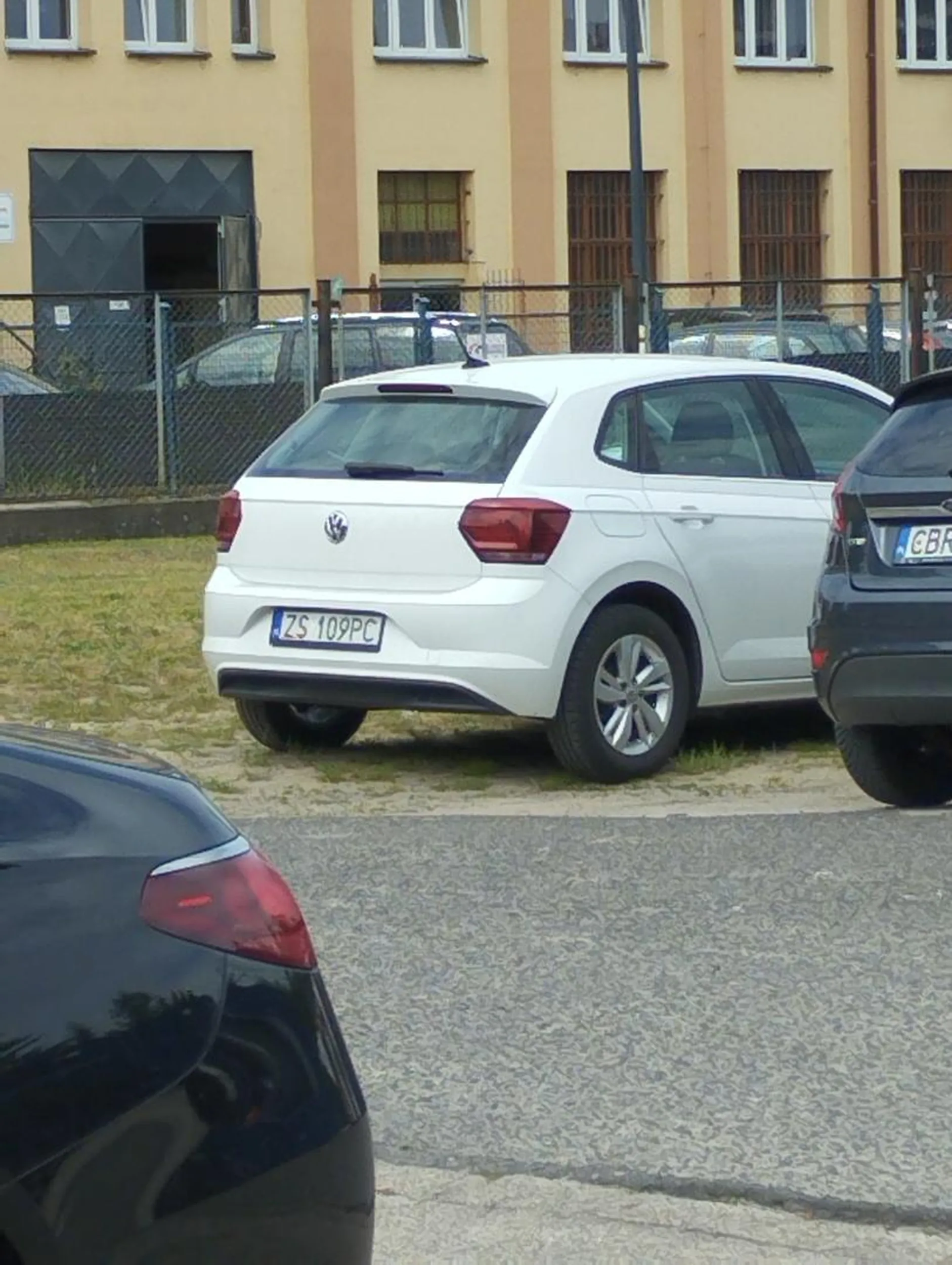 prawie mnie przejechal na pasach spozywal narkotyki