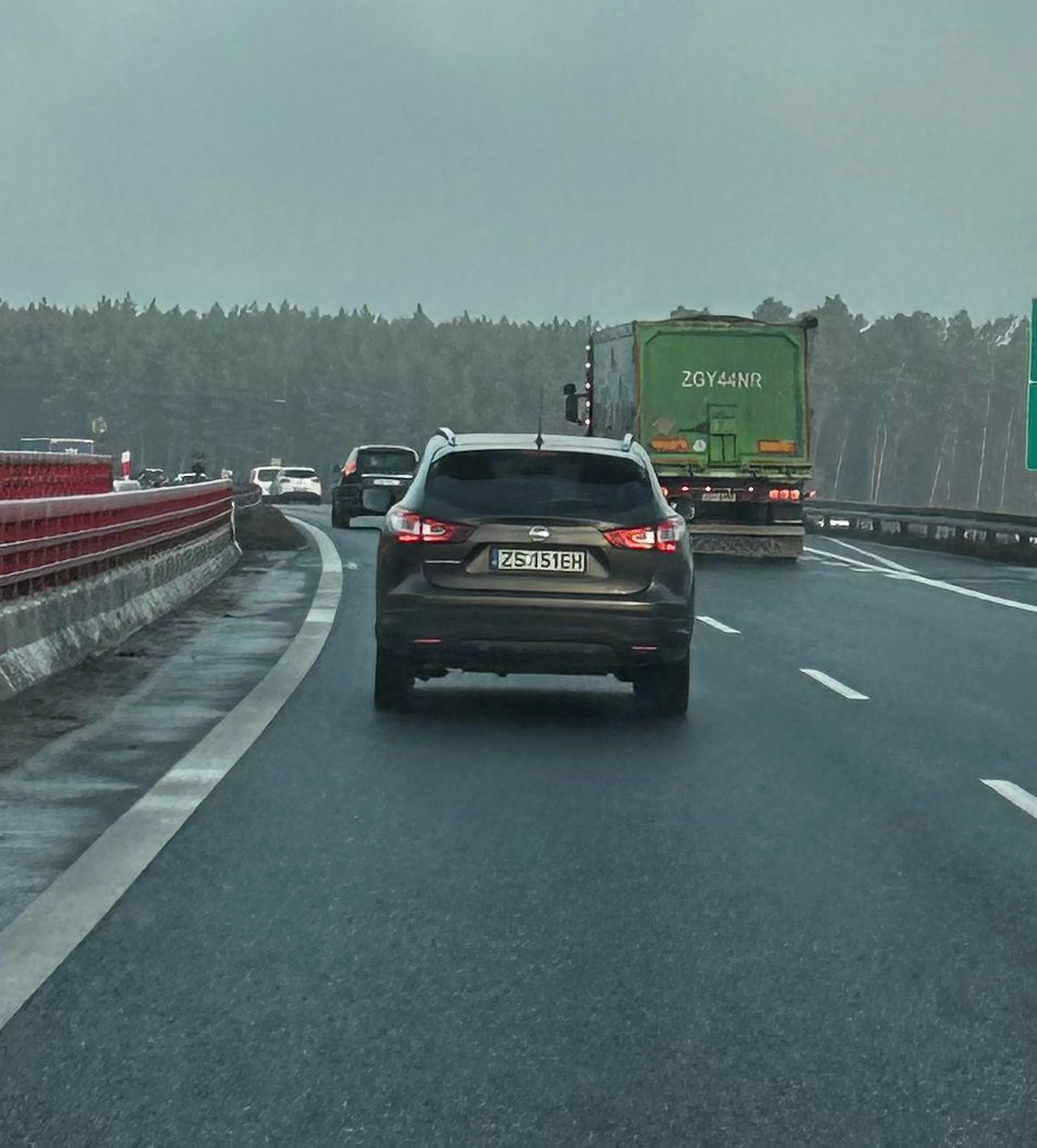 Dziadek! Do kościoła w niedziele chyba tylko jeździsz co ? Nie wyjeżdżaj na autostradę bo wypadek spowodujesz, uważajcie