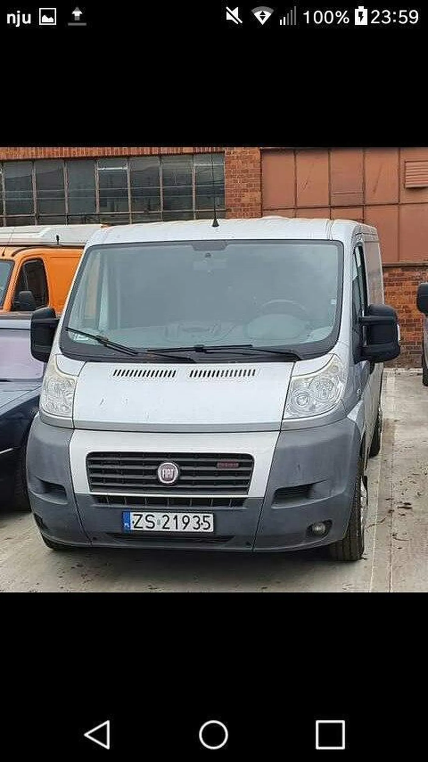 srebrny fiat ducato psy!