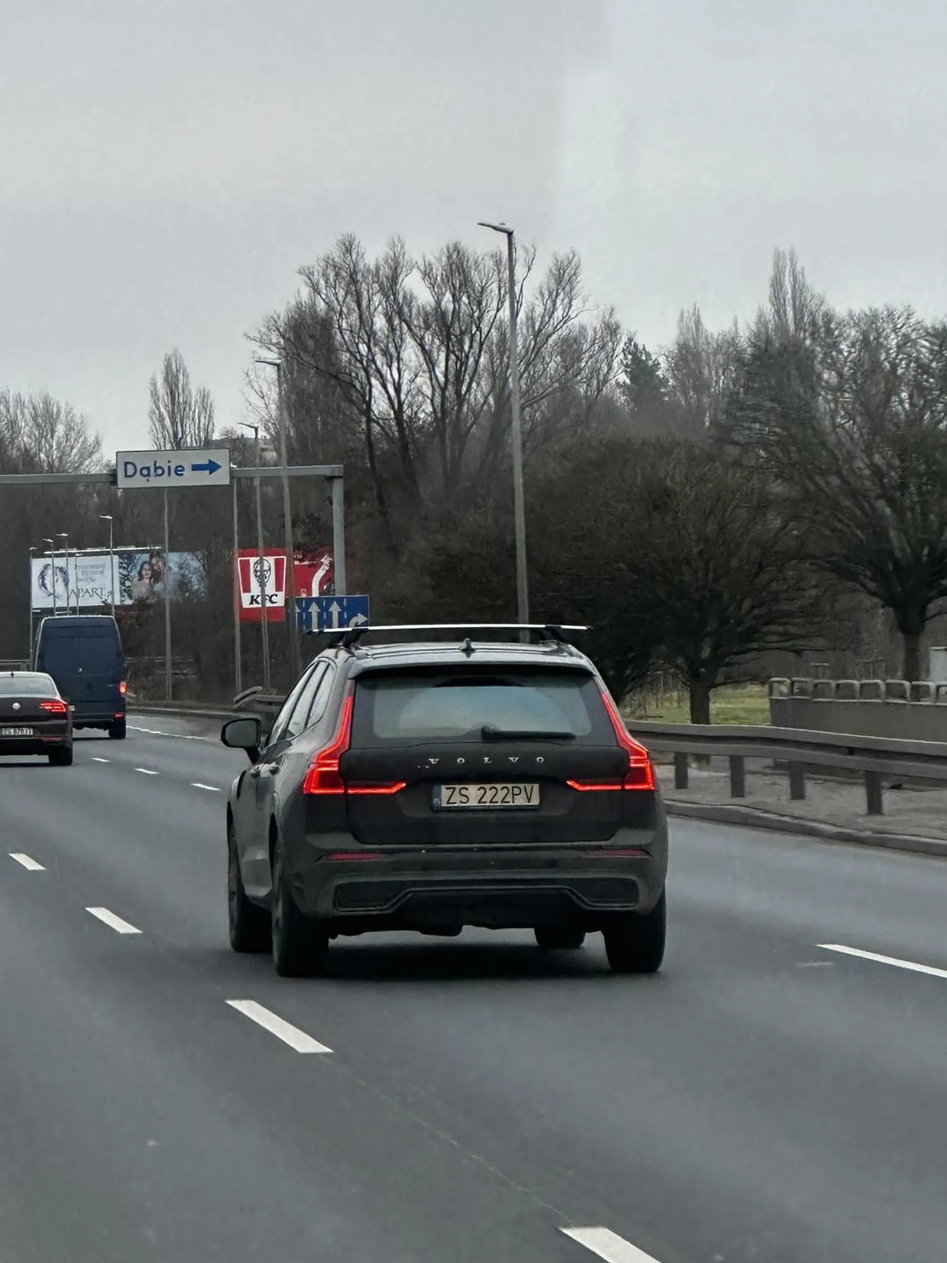 Myślałam, że chce wymusić ale to tylko głupia baba, która w lusterka nie patrzy ?