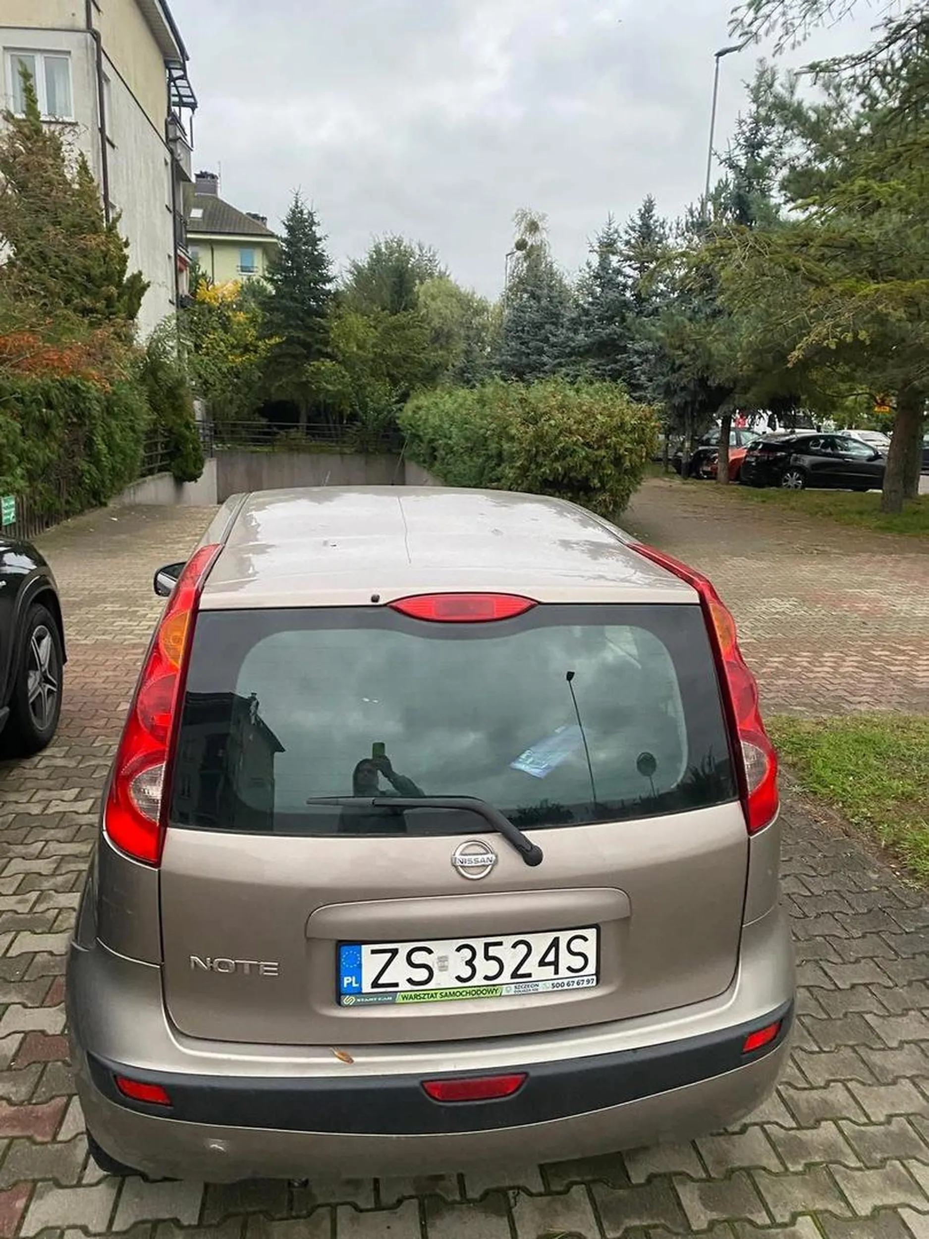 Naucz się parkować i nie zastawiaj wjazdu do garażu