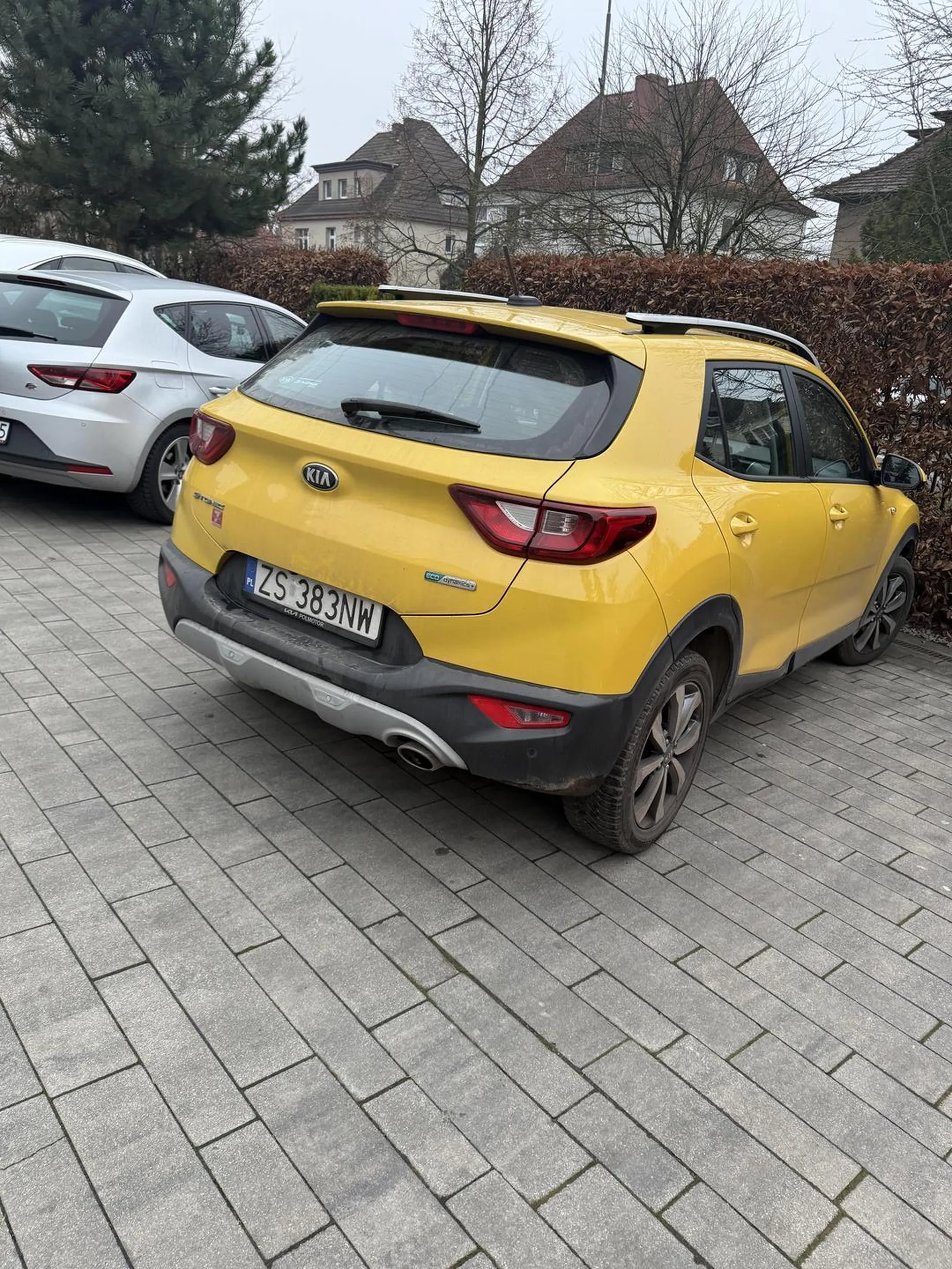 Zajmowanie dwóch miejsc by nikt inny nie zaparkował a kierowca jeszcze ma do mnie pretensje