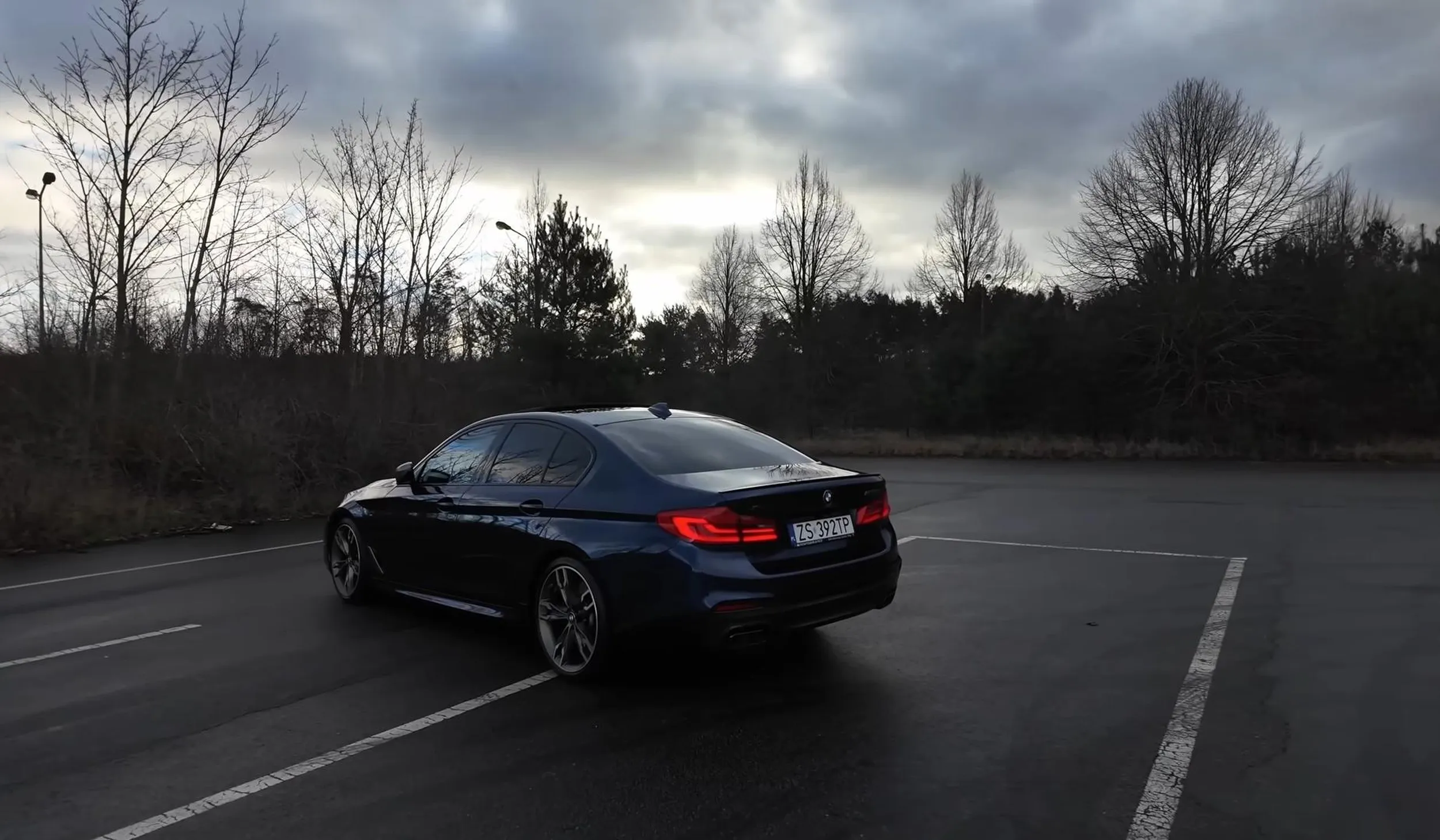 Pędzi ponad 250 km/h, dobrze że ma kaganiec?