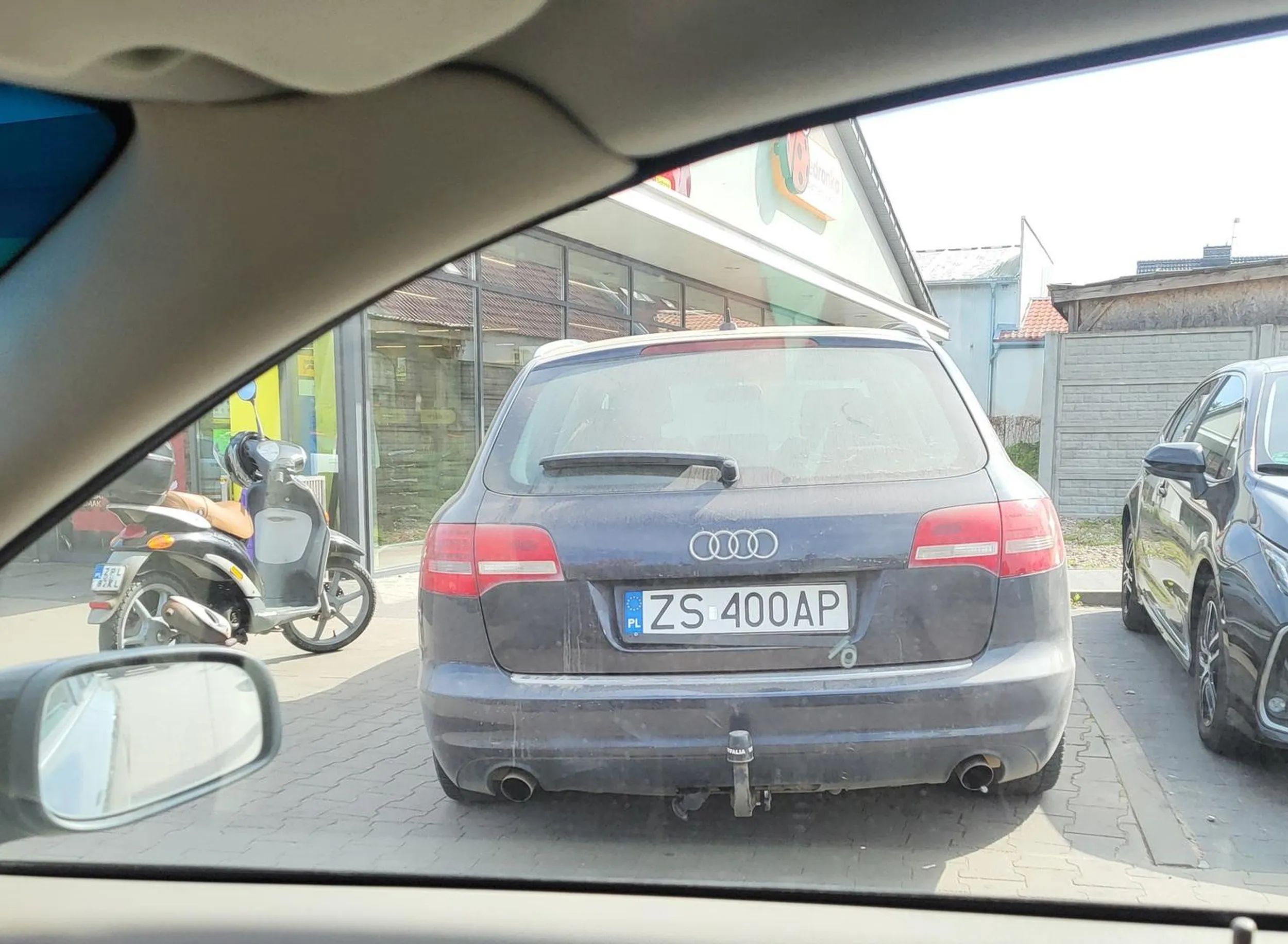 Kolejny, któremu brakuje Biedronka Drive Thru.