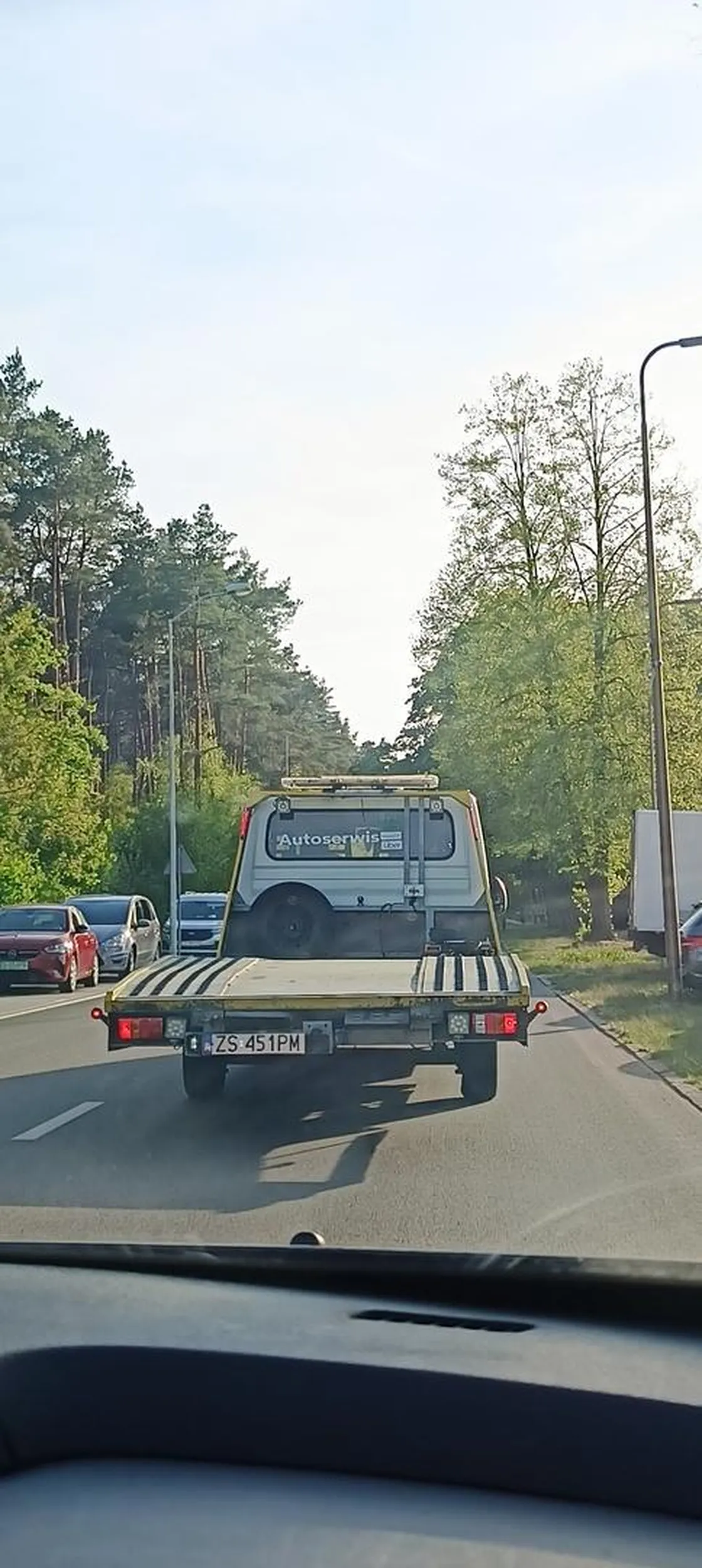 Laweciarz wymuszający pierwszeństwo, wpieprzający się pod maskę i nie używający kierunkowskazów. Do tego jak mu się nie spodobacie będzie awaryjnie hamował żebyście mi w dupe wjechali