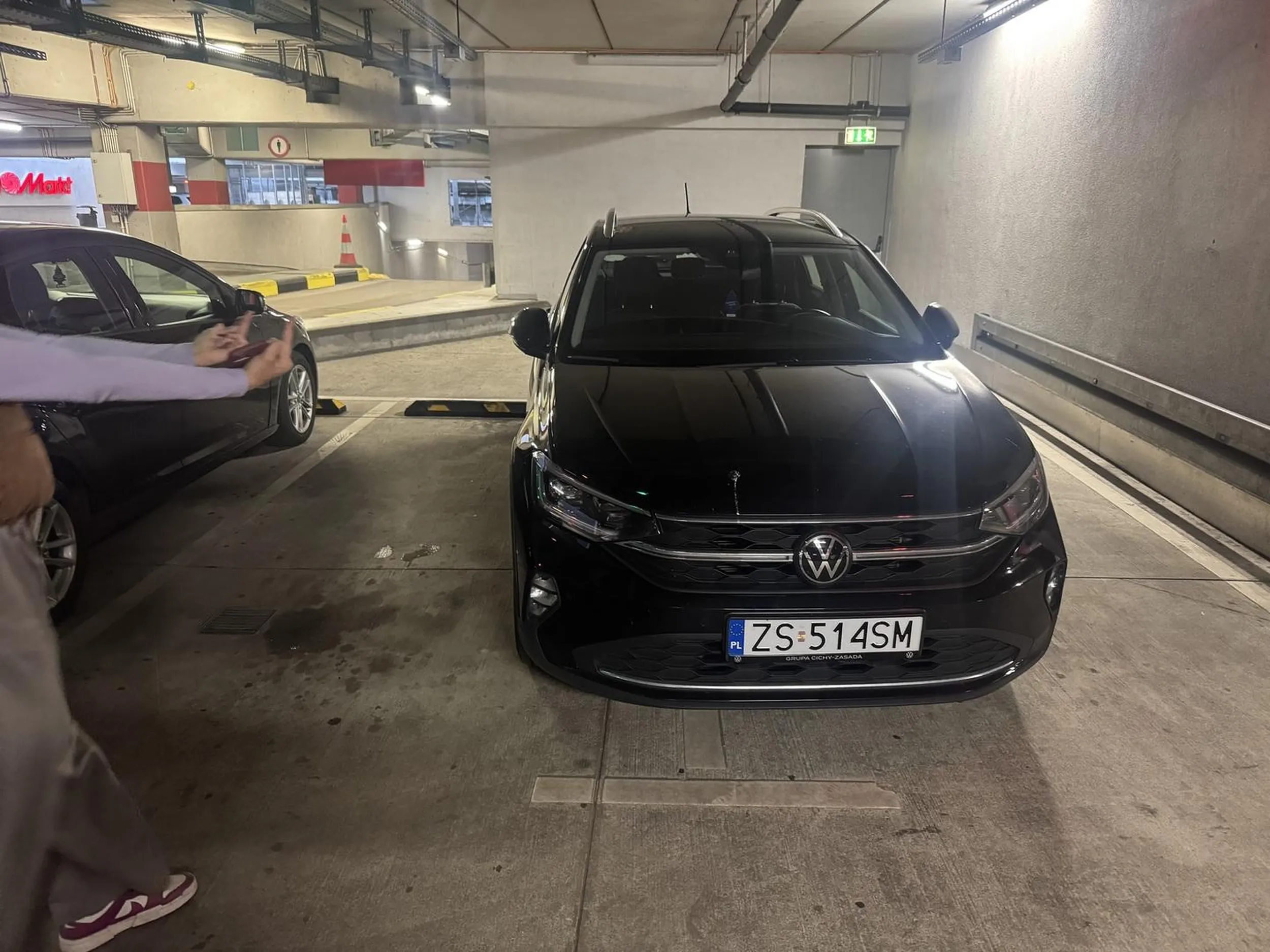 Wybitny kierowca, tak zaparkować to jakiś cud