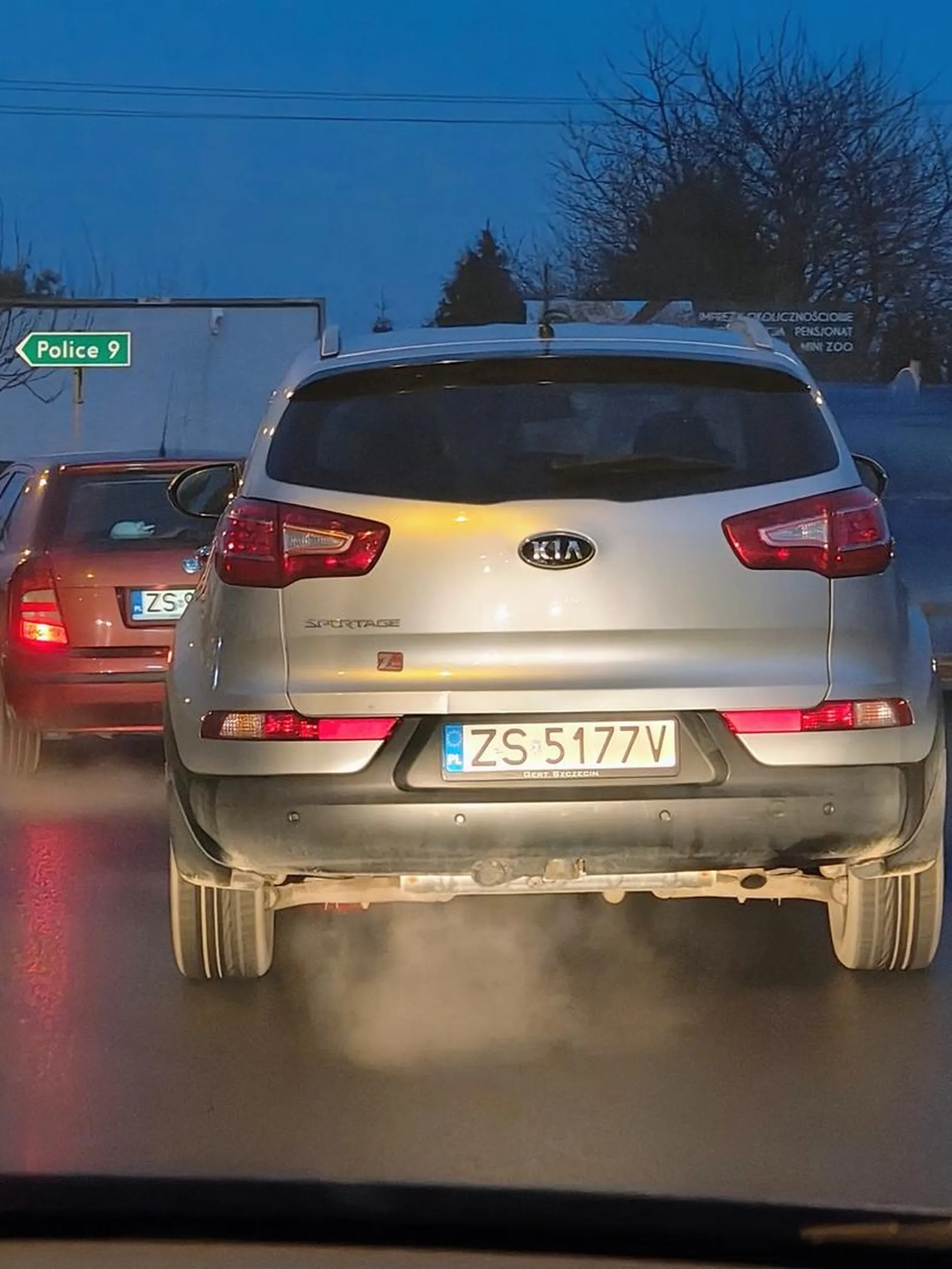 Pani jedzie bez świateł, pomimo że jest już ciemno