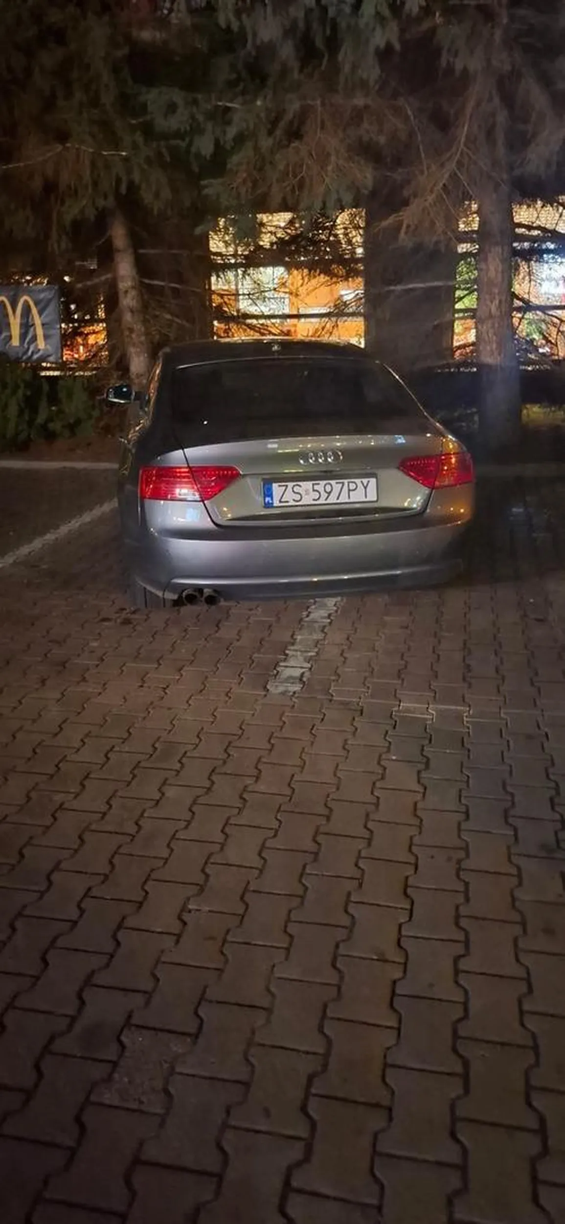 Marka zobowiązuje. Cztery zera, piąte w środku. Janusz parkowania,