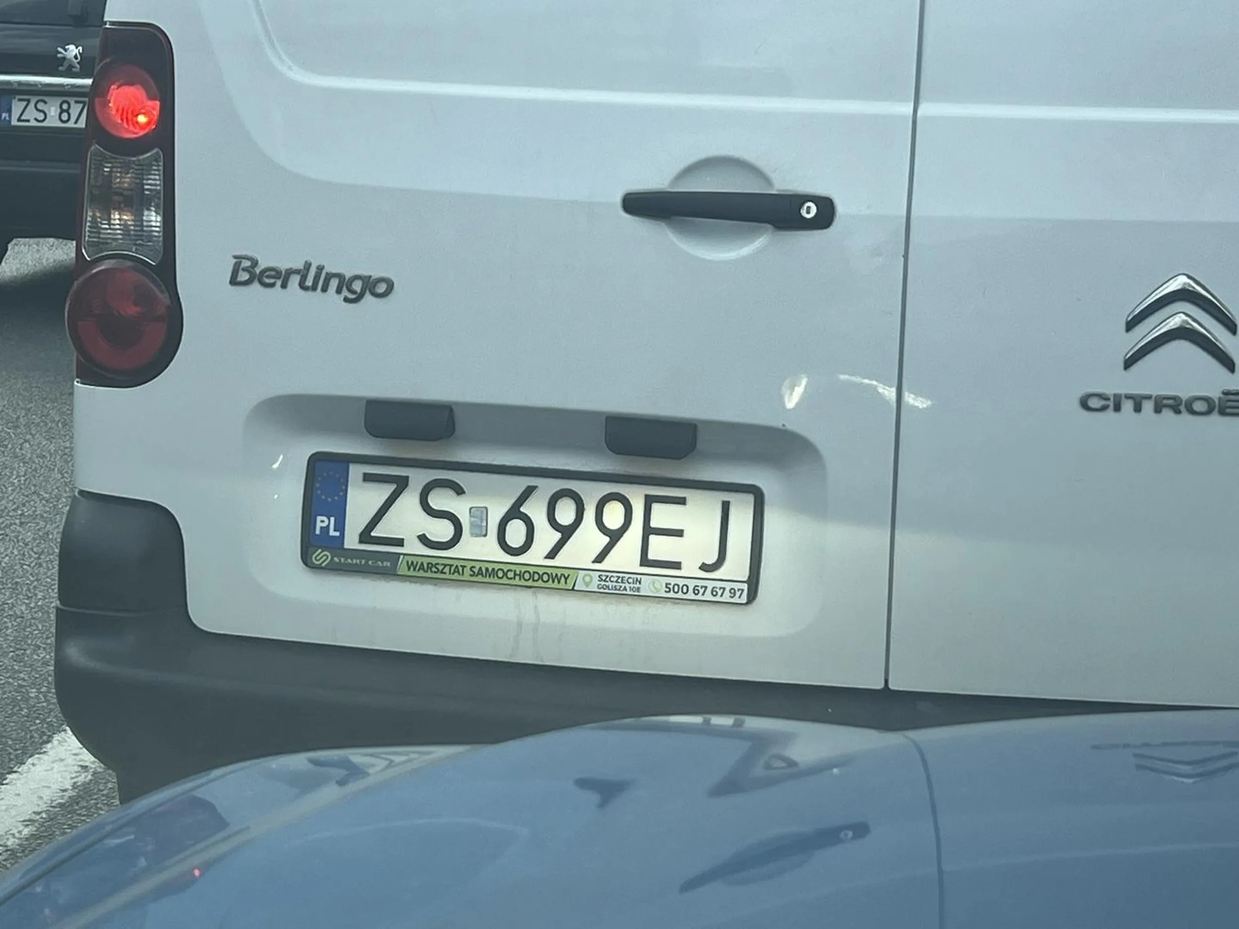 Zajeżdża drogę, hamuje, trąbi, a o zasadzie jazdy na suwak to chyba nigdy nie słyszał