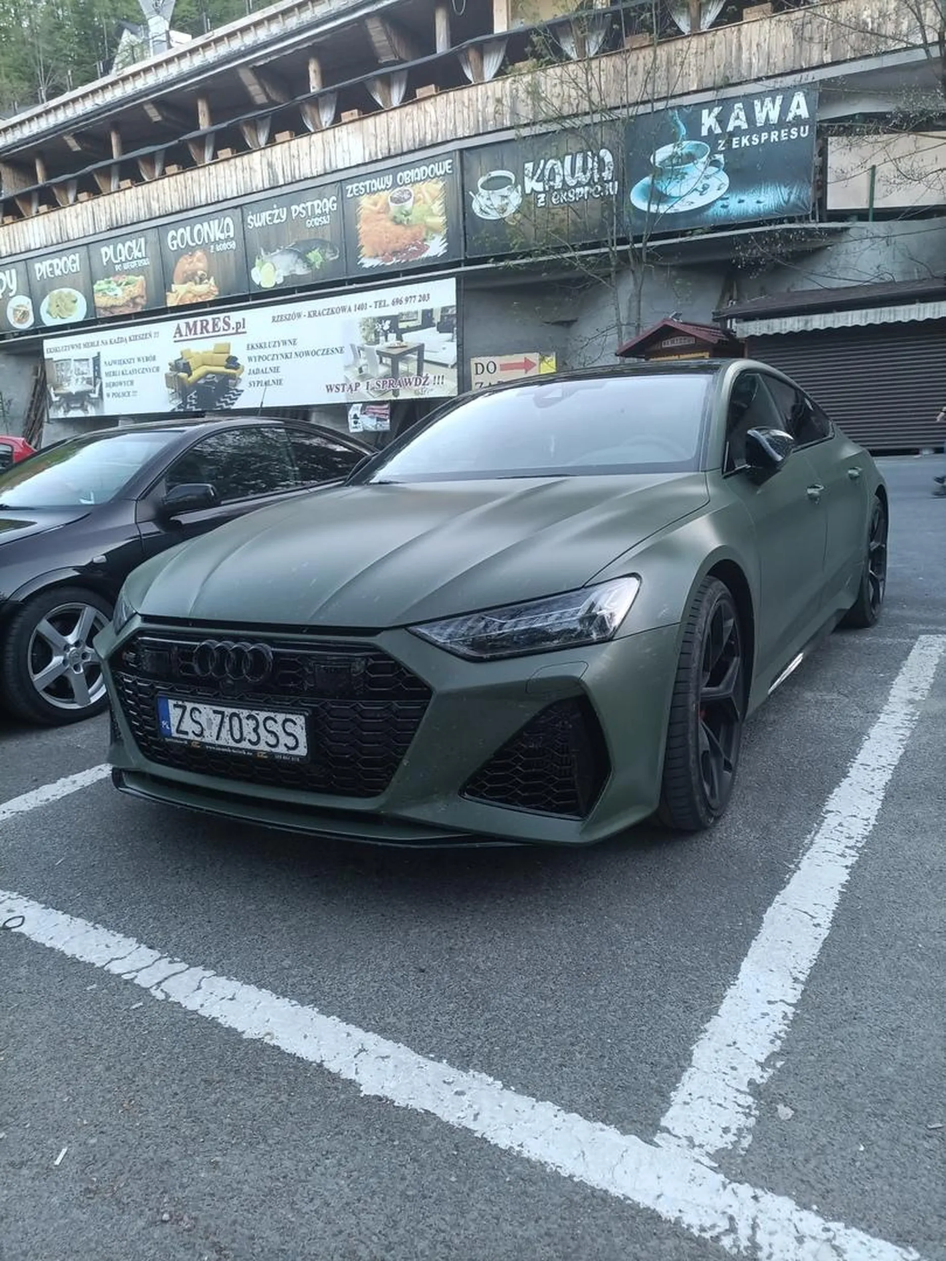 Fajna Audi kolor zarąbisty ale to niebieskie obszycie słabe