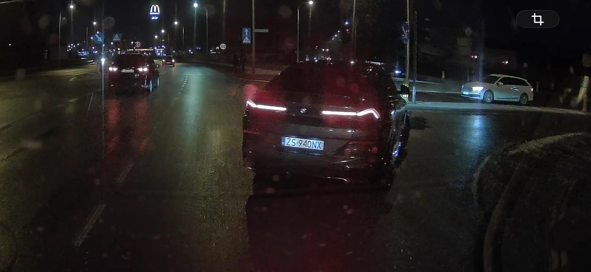 Kierunkowskazy niepotrzebne oczywiście, BMW…