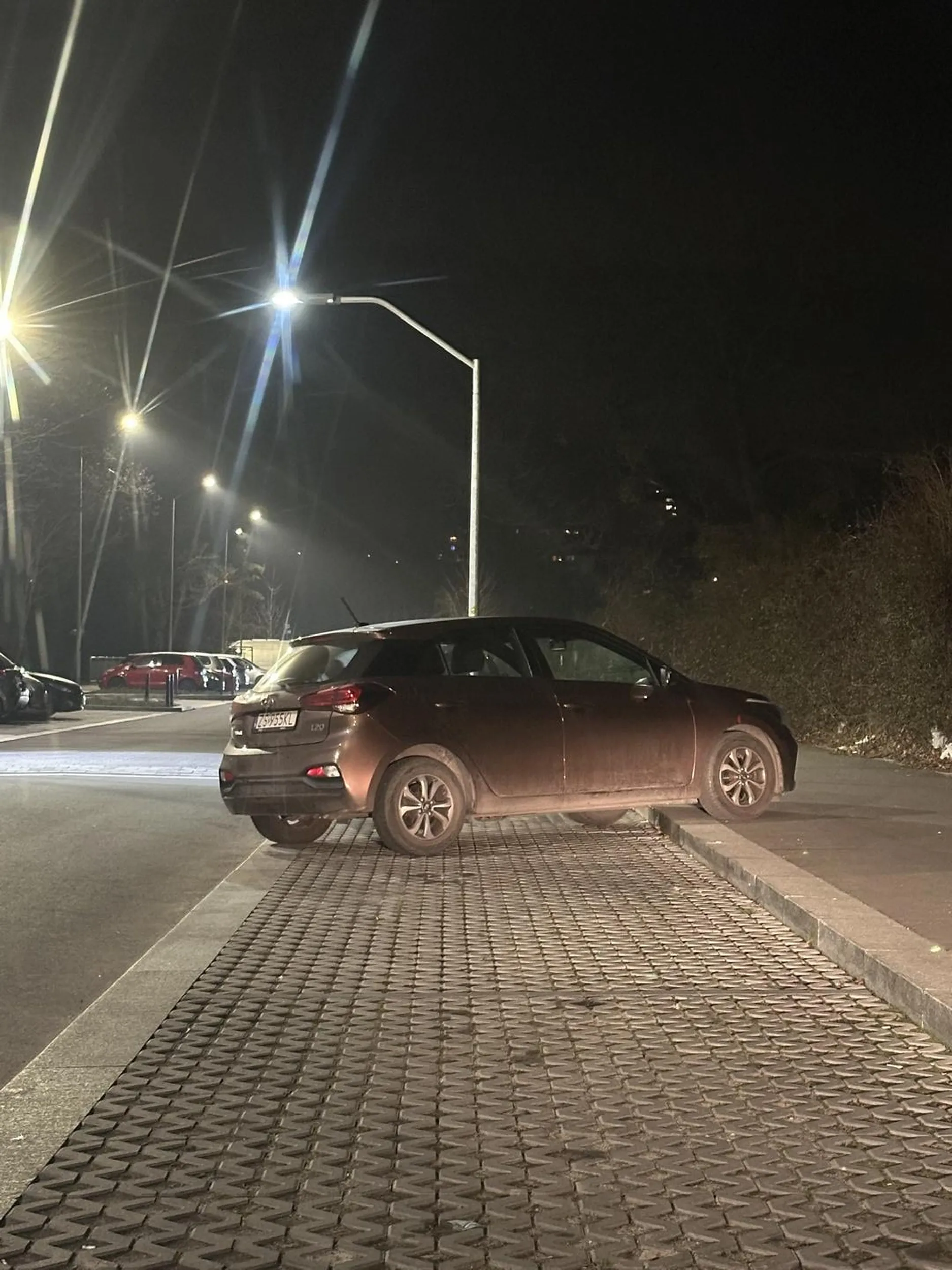 Piękne parkowanie „równoległe” xDD