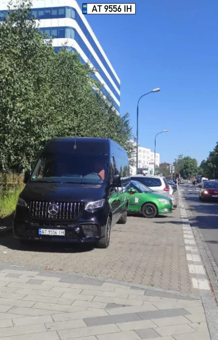 Można i na trzech miejscach, koledzy ze wschodu, pewnie od początku tak stoją i czekają na koniec.