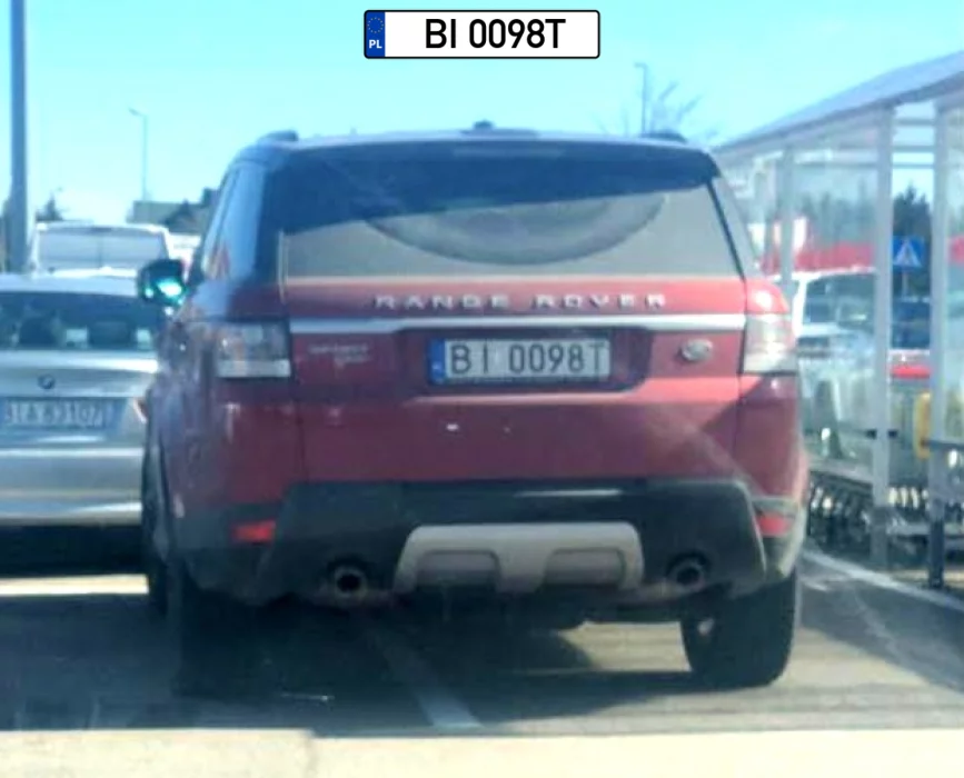 Jak go nawet rozumiem. Co za kretyn nie zrobił odstępu od wózków robiąc miejsca postojowe bo niby jak miał by ktoś wysią