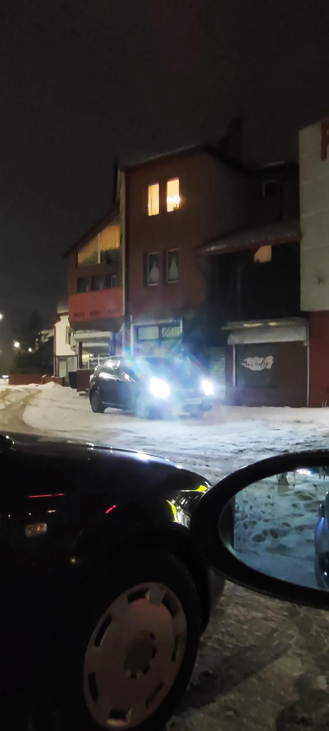 Najlepiej wjedź do tego kebaba jeszcze chamie