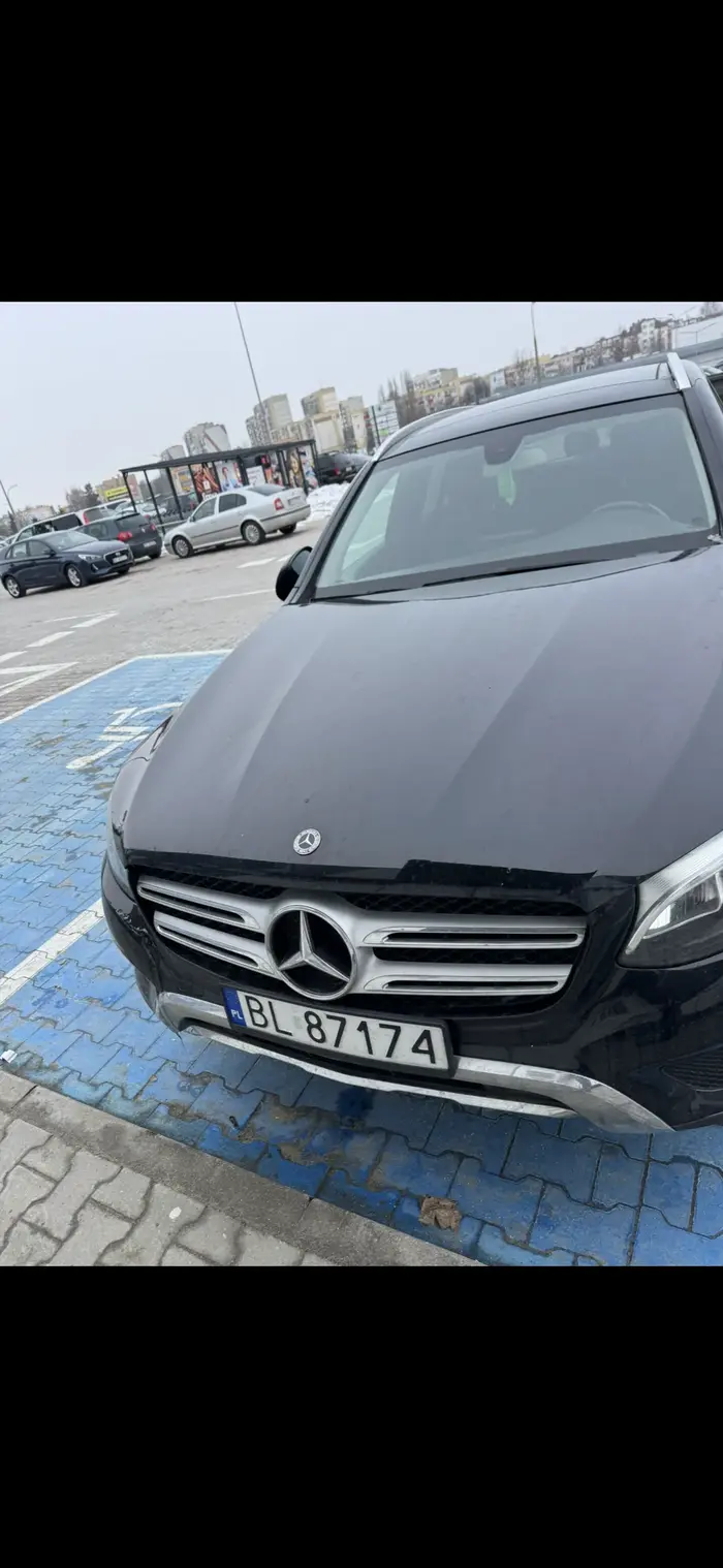 Nie wolno parkować na miejscu dla niepełnosprawnych