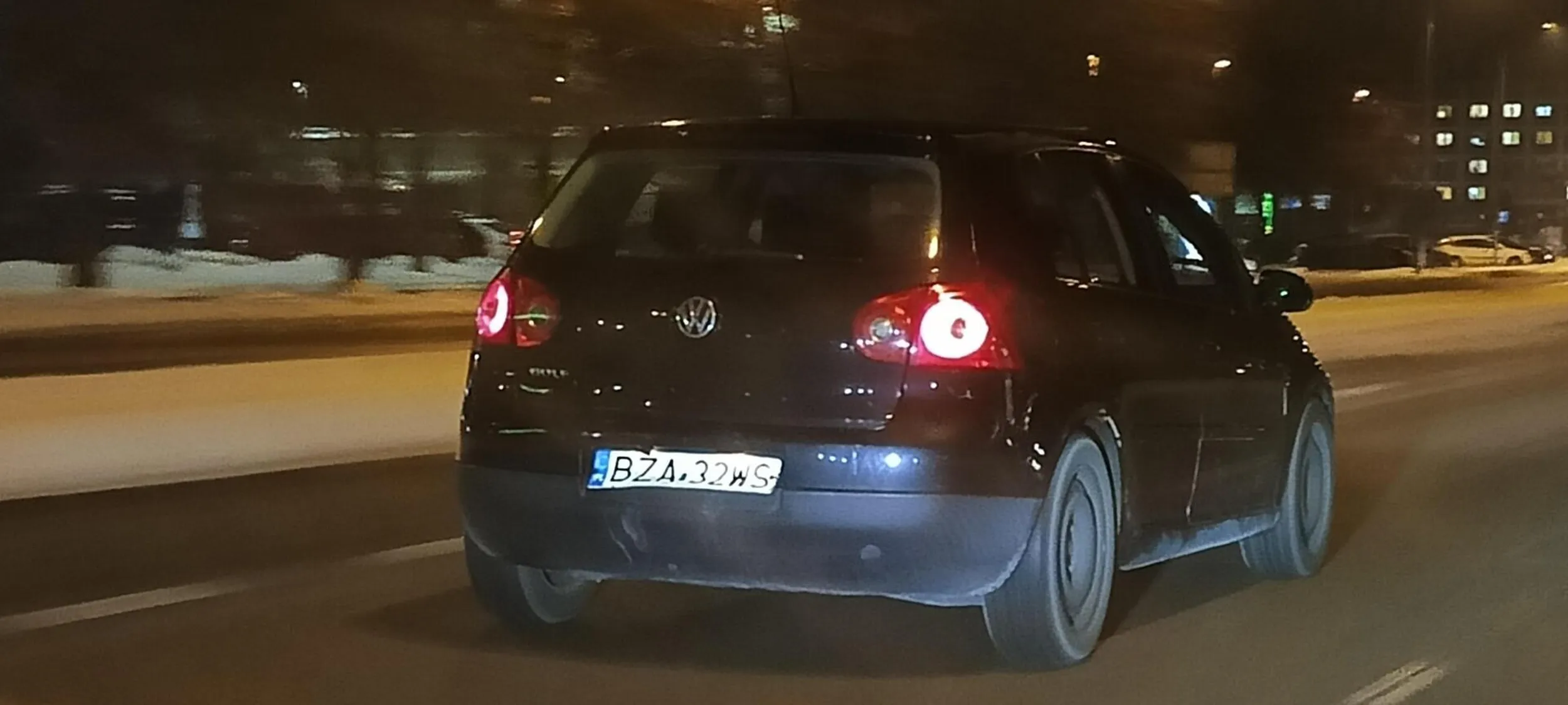 Białystok, zagięta tylna rejestracja.