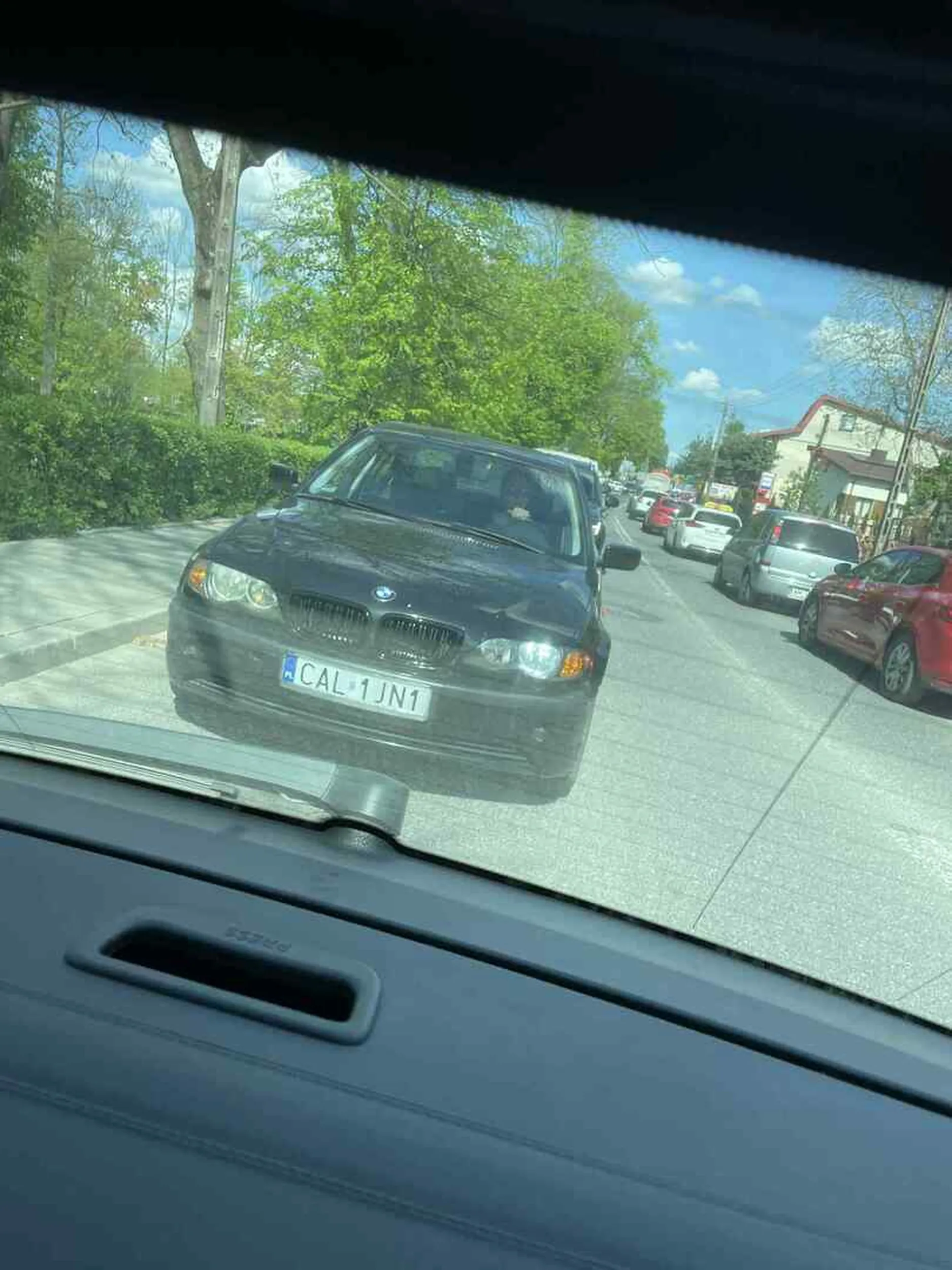 Wariat za kierownicą wszędzie lewy pas i redukcja i go nie ma?