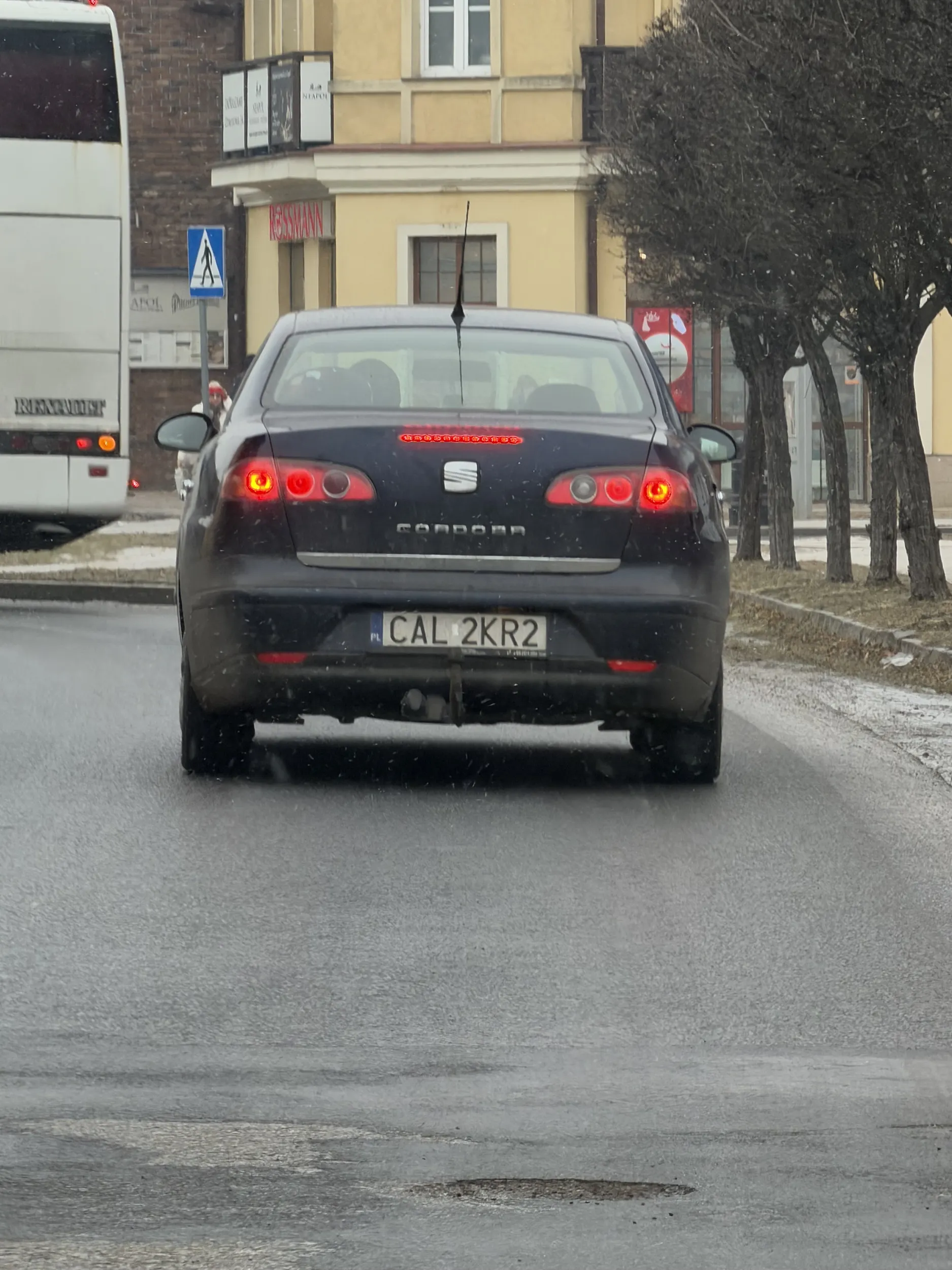 Parówo naucz się jeździć, albo oddaj prawko. Wymuszasz jak najgorsza….