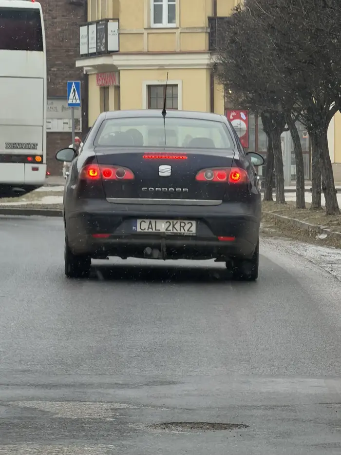 Parówo naucz się jeździć, albo oddaj prawko. Wymuszasz jak najgorsza….