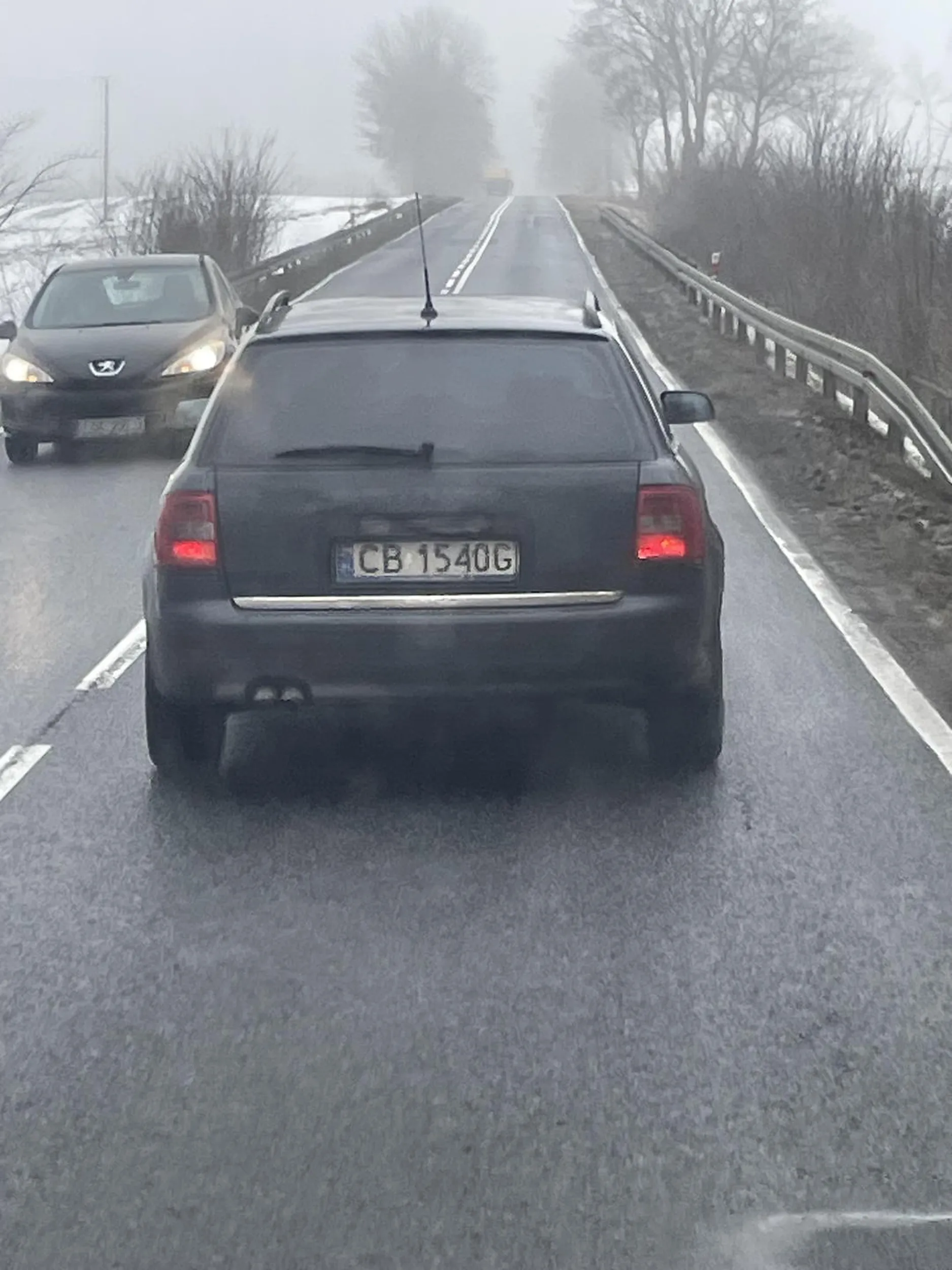 Uważajcie na gościa, jeździ od lewej do prawej. Ewidentnie imprezka była, szybki zaparowane exclusive.